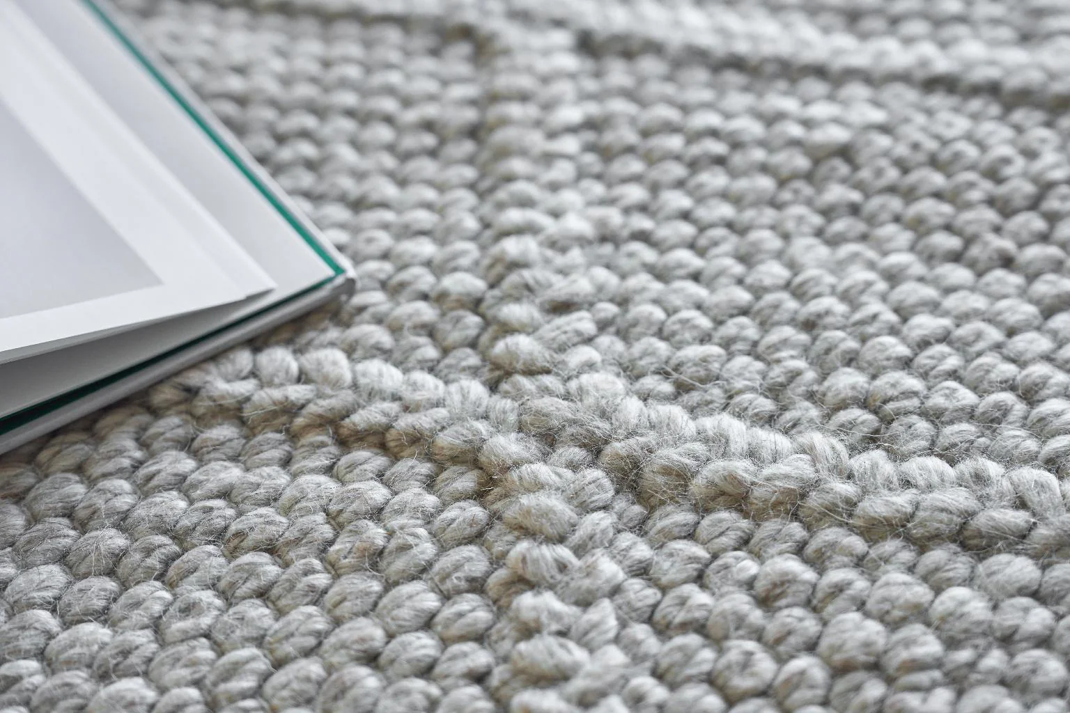 Exquisite Rugs Brentwood Handwoven Wool/Viscose 4715 Silver 9' X 6' Area Rug - Image 7