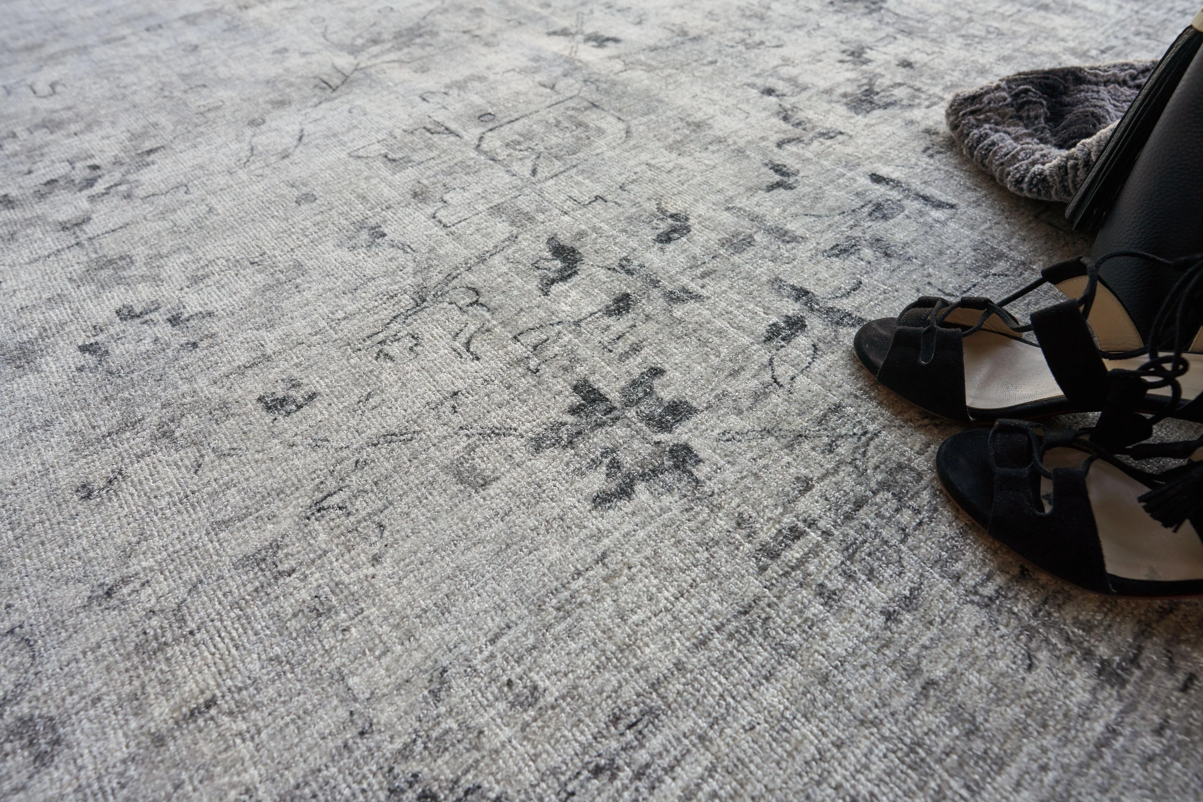 Exquisite Rugs Cambridge Hand-Loomed Wool/Bamboo Silk 4966 Gray/Silver 20' X 15' Area Rug - Image 6