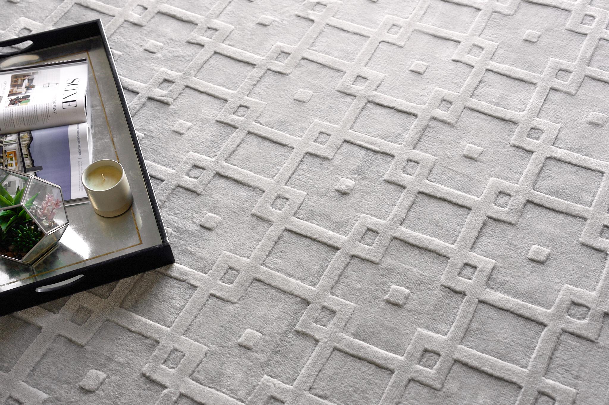 Exquisite Rugs Camora Modern Handmade Handmade Silky Nylon 6753 Light Silver 14' X 10' Area Rug - Image 2