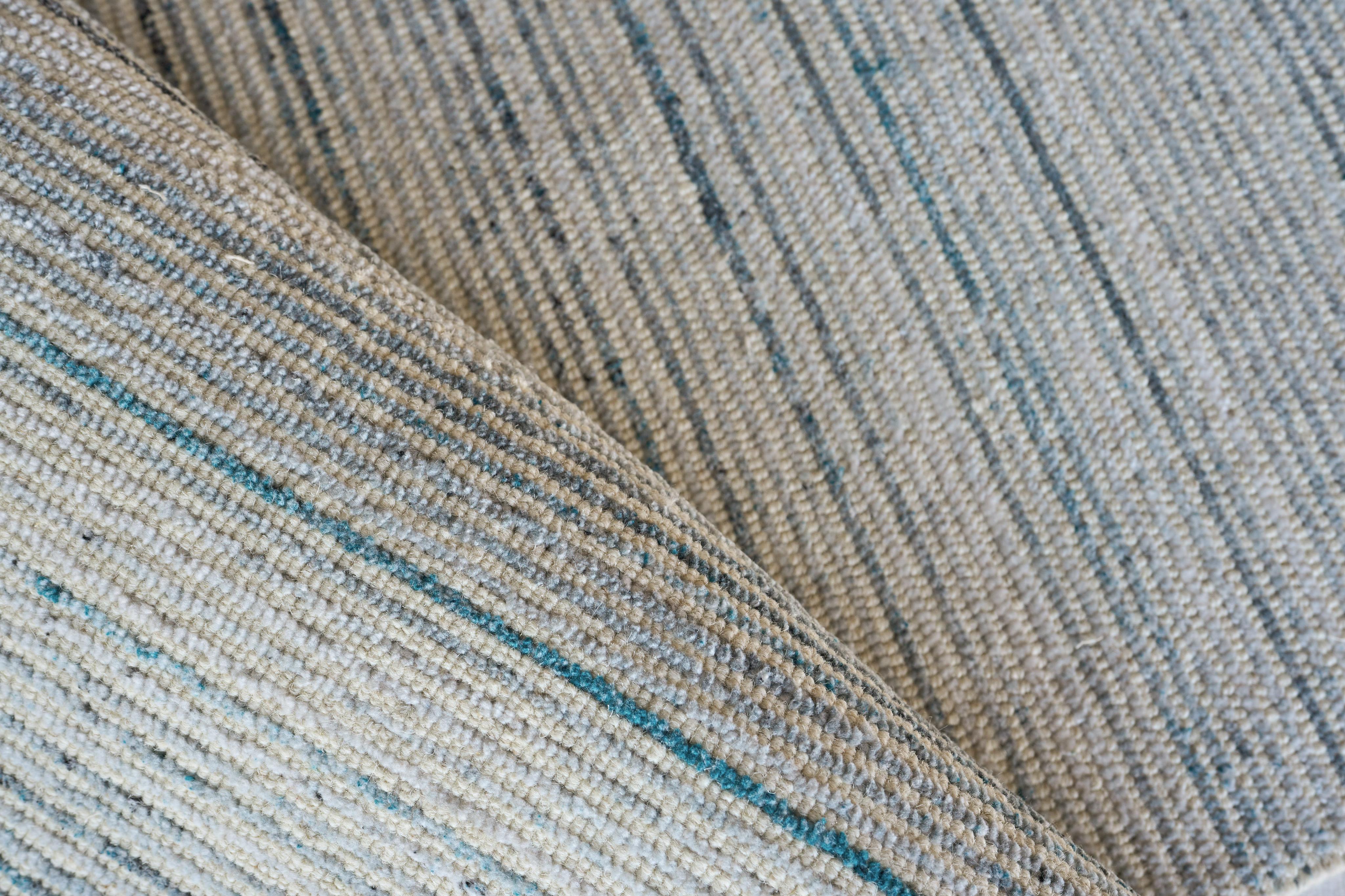 Exquisite Rugs Carmen Hand-Loomed Pet Yarn 4486 Blue/Ivory 9' X 6' Area Rug - Image 5