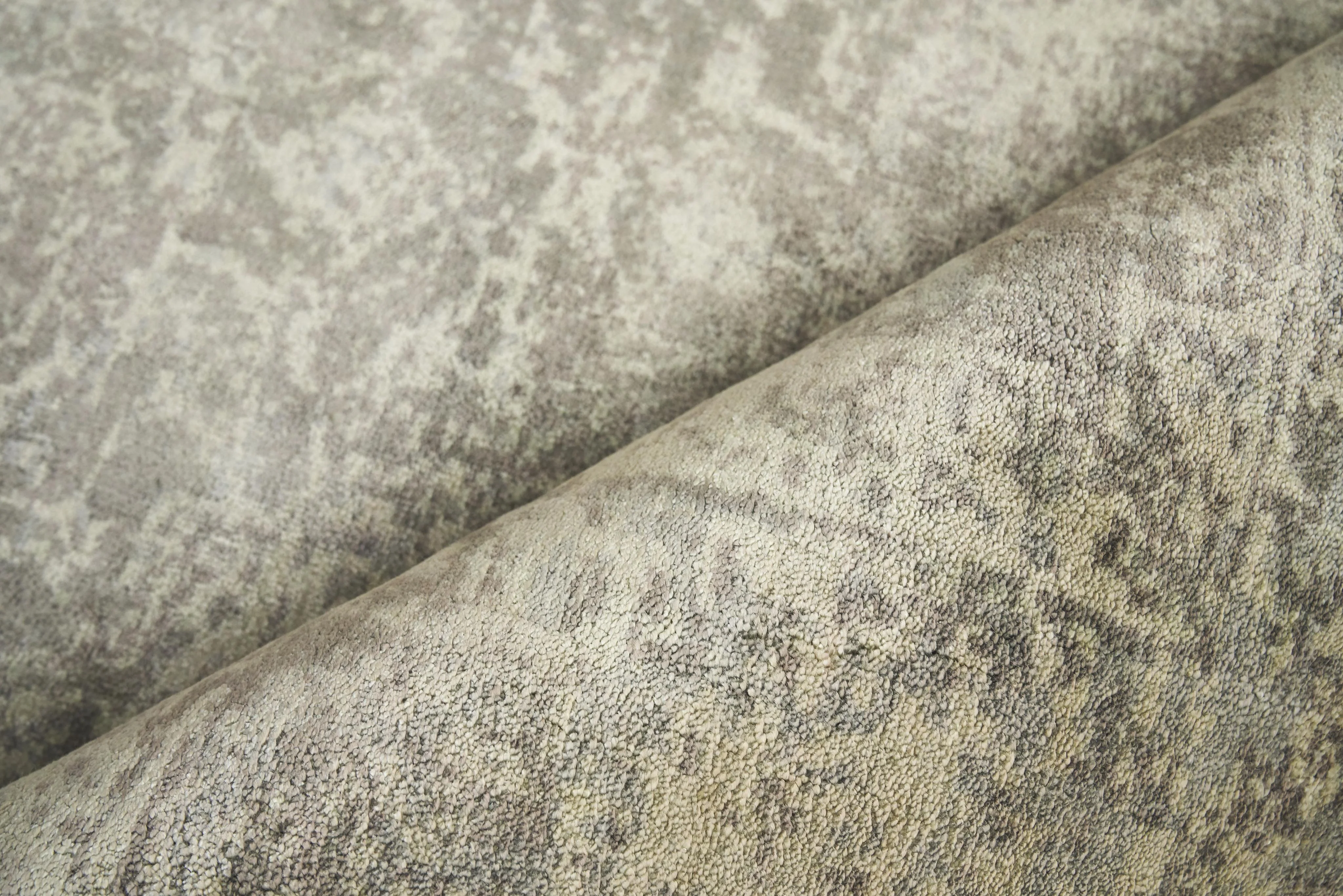 Exquisite Rugs Cassina Hand Loomed Bamboo Silk In 2548 Charcoal/Green 15' X 12' Area Rug - Image 5