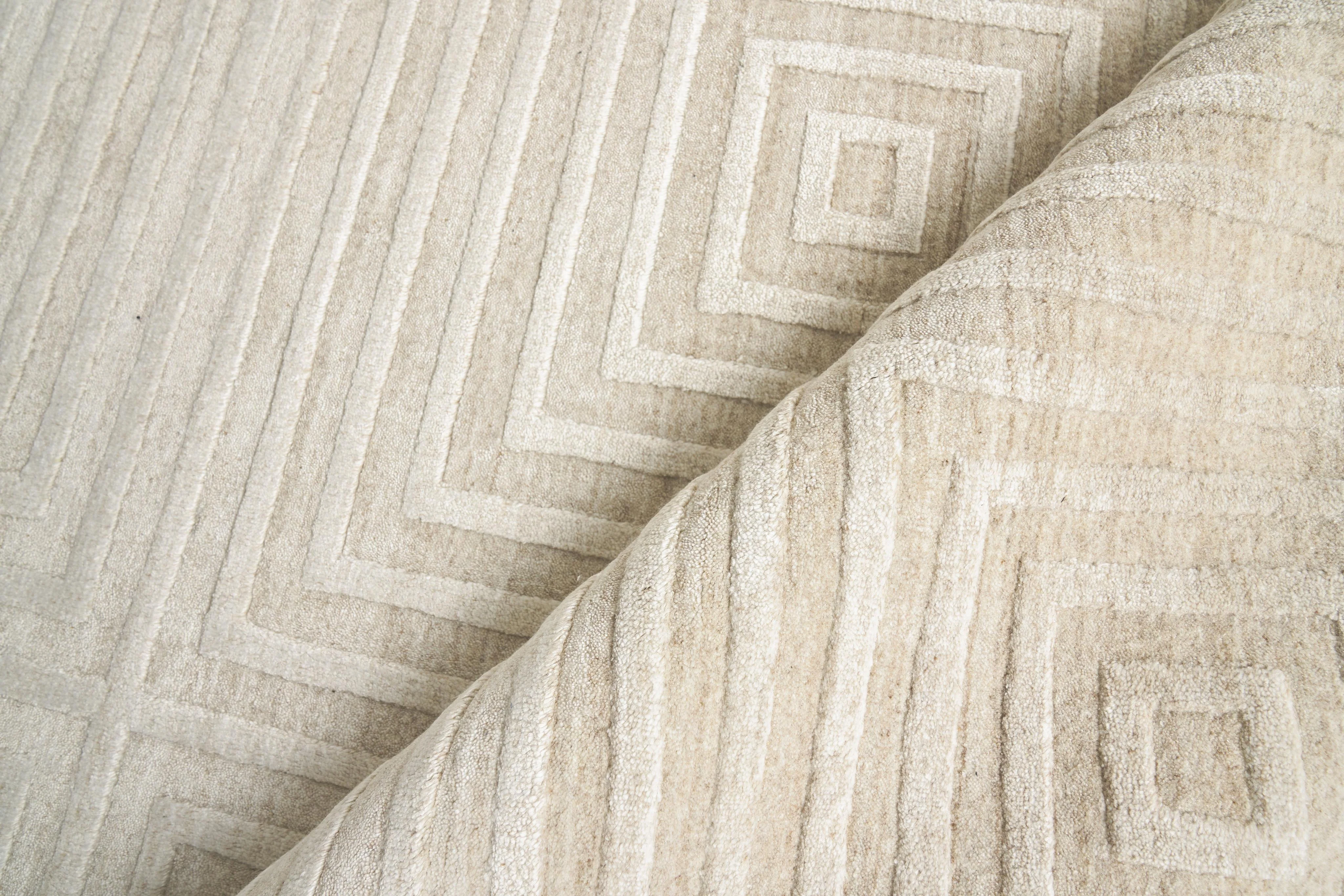 Exquisite Rugs Castelli Hand-Loomed Bamboo Silk/Wool 3973 Light Beige 9' X 6' Area Rug - Image 5
