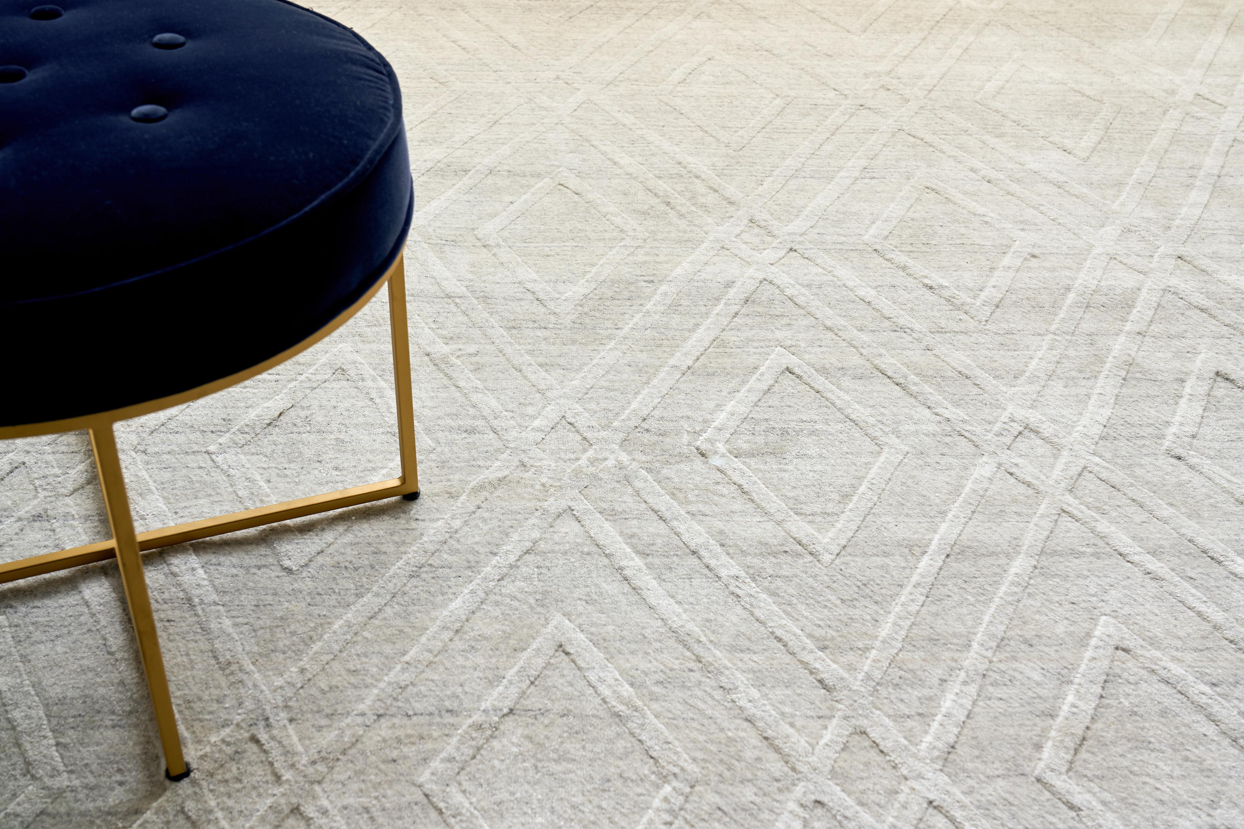 Exquisite Rugs Castelli Hand-Loomed Bamboo Silk/Wool 4357 Ivory 9' X 6' Area Rug - Image 2