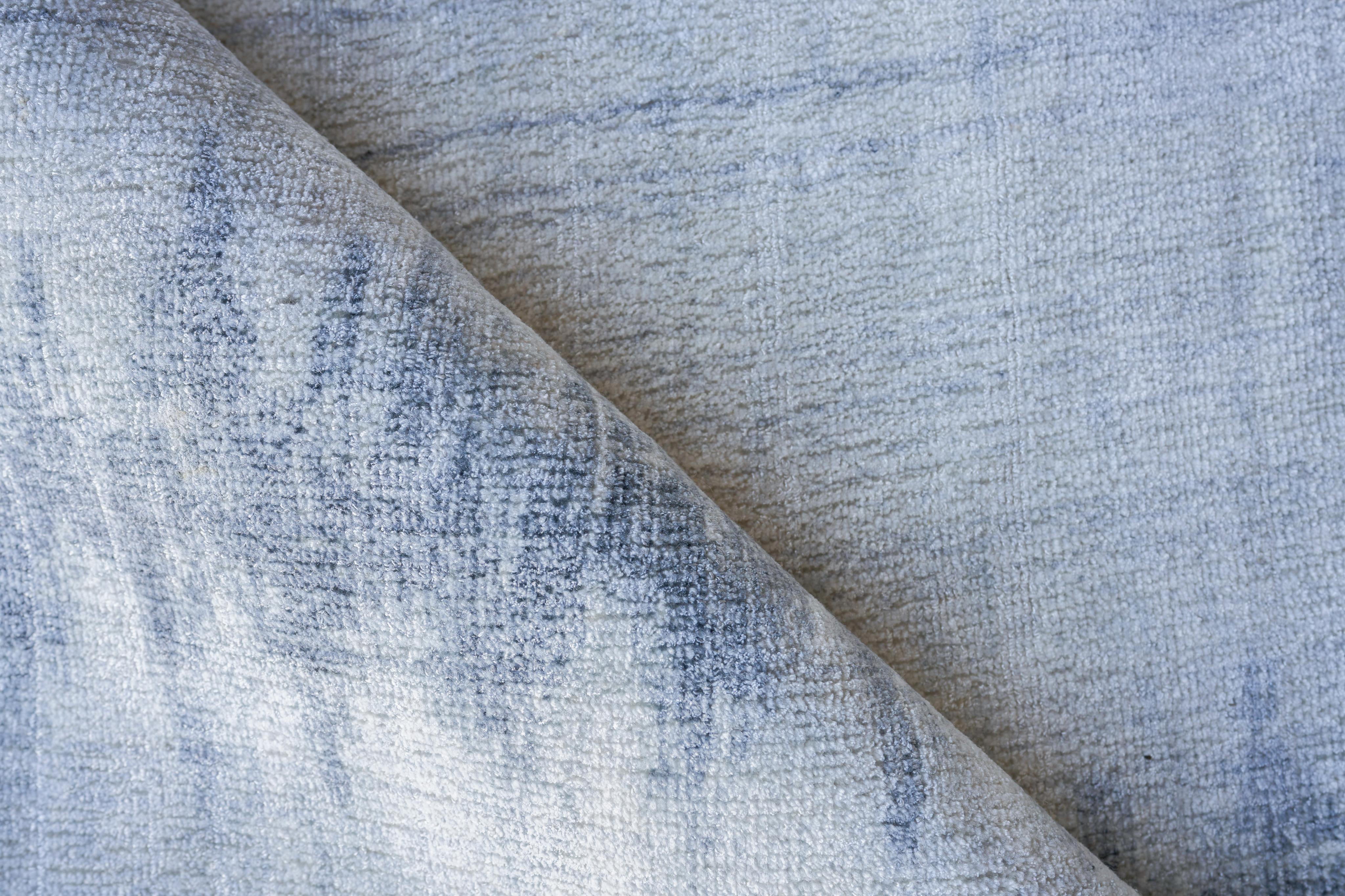 Exquisite Rugs Chroma Hand-Loomed Wool/Bamboo Silk 4735 Light Blue 6' X 4' Area Rug - Image 5