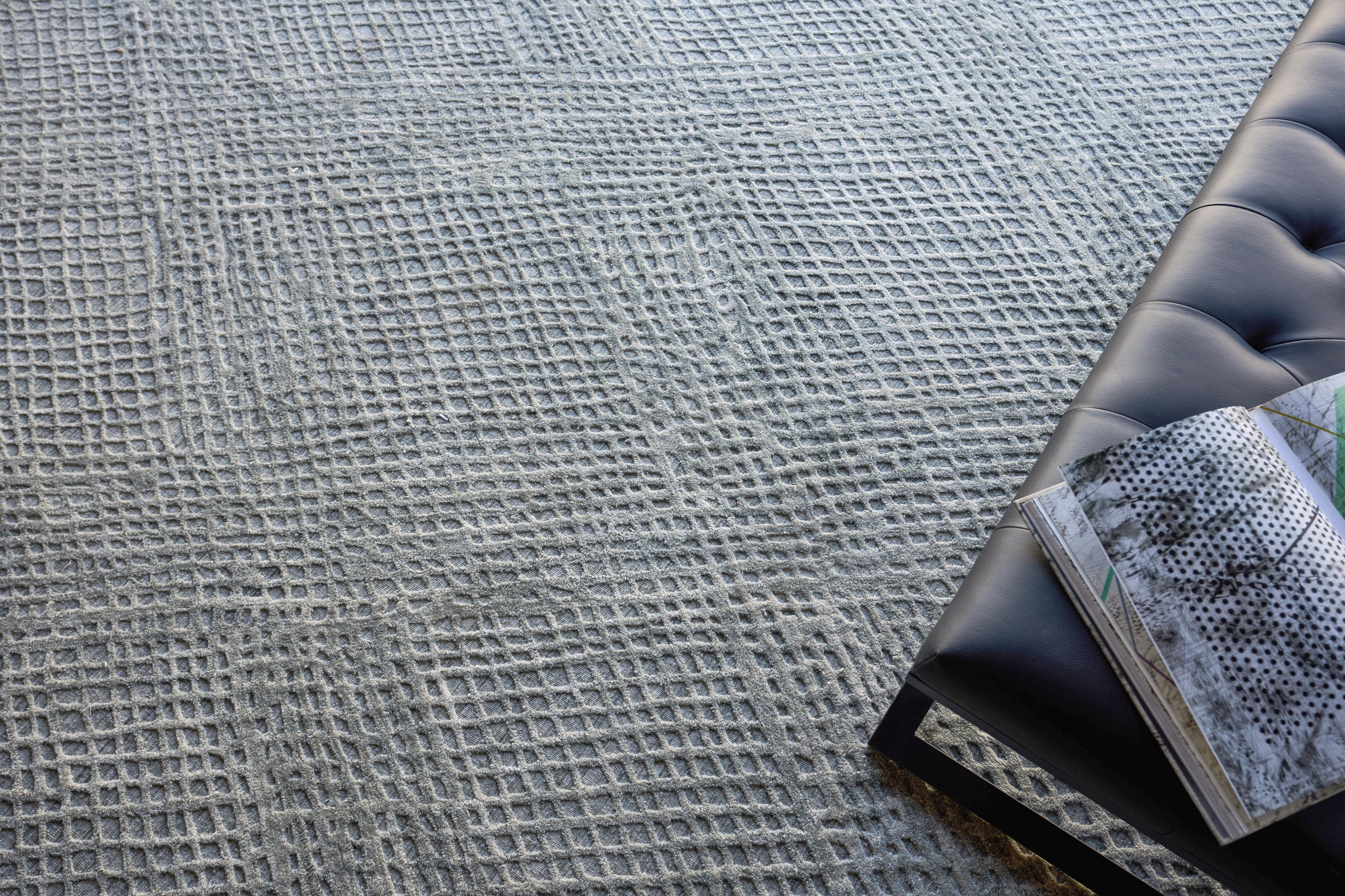 Exquisite Rugs Crescendo Hand-Loomed Bamboo Silk 4902 Silver 12' X 9' Area Rug - Image 2