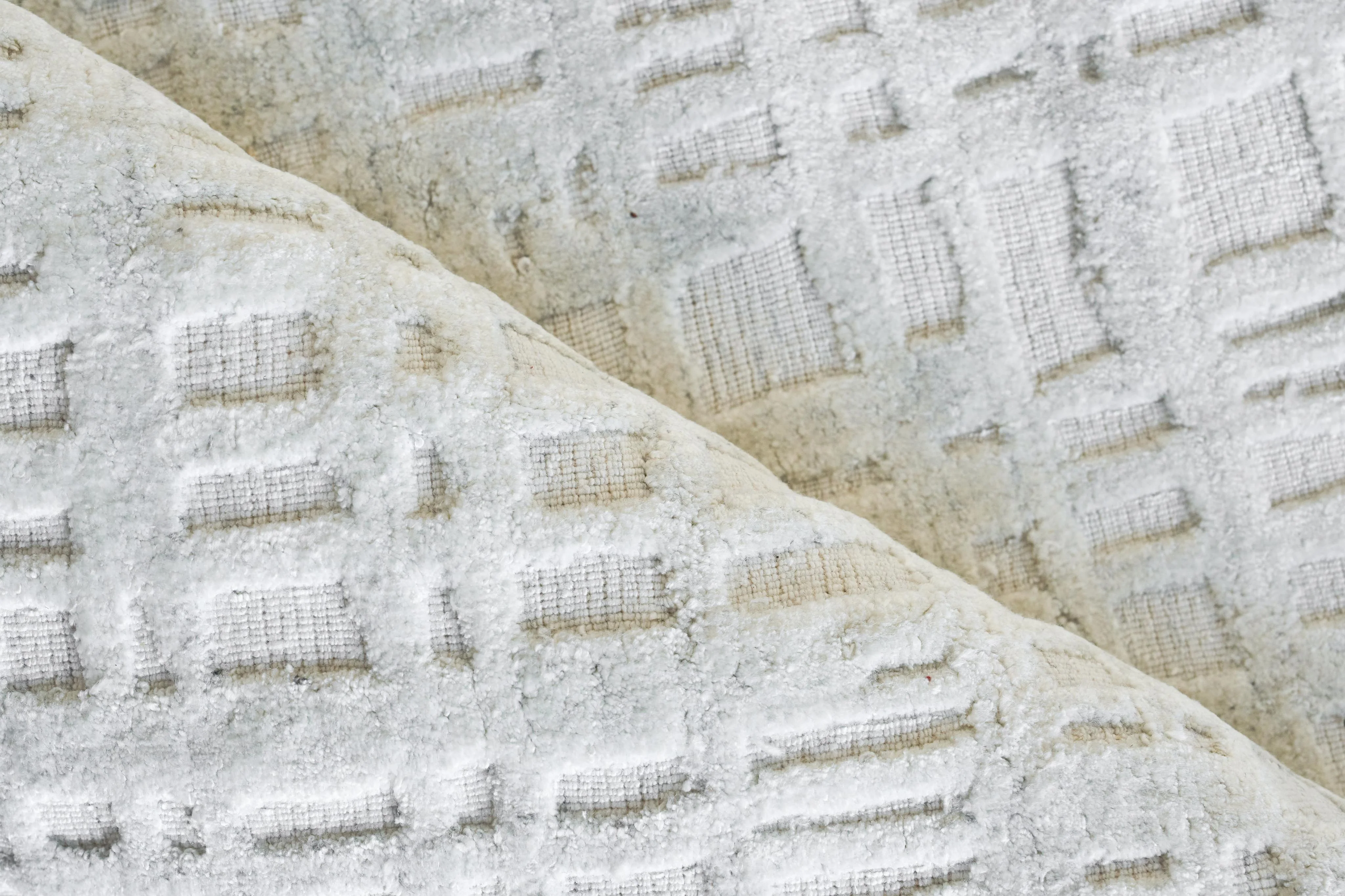 Exquisite Rugs Crescendo Hand-Loomed Bamboo Silk 5323 Ivory 12' X 9' Area Rug - Image 5