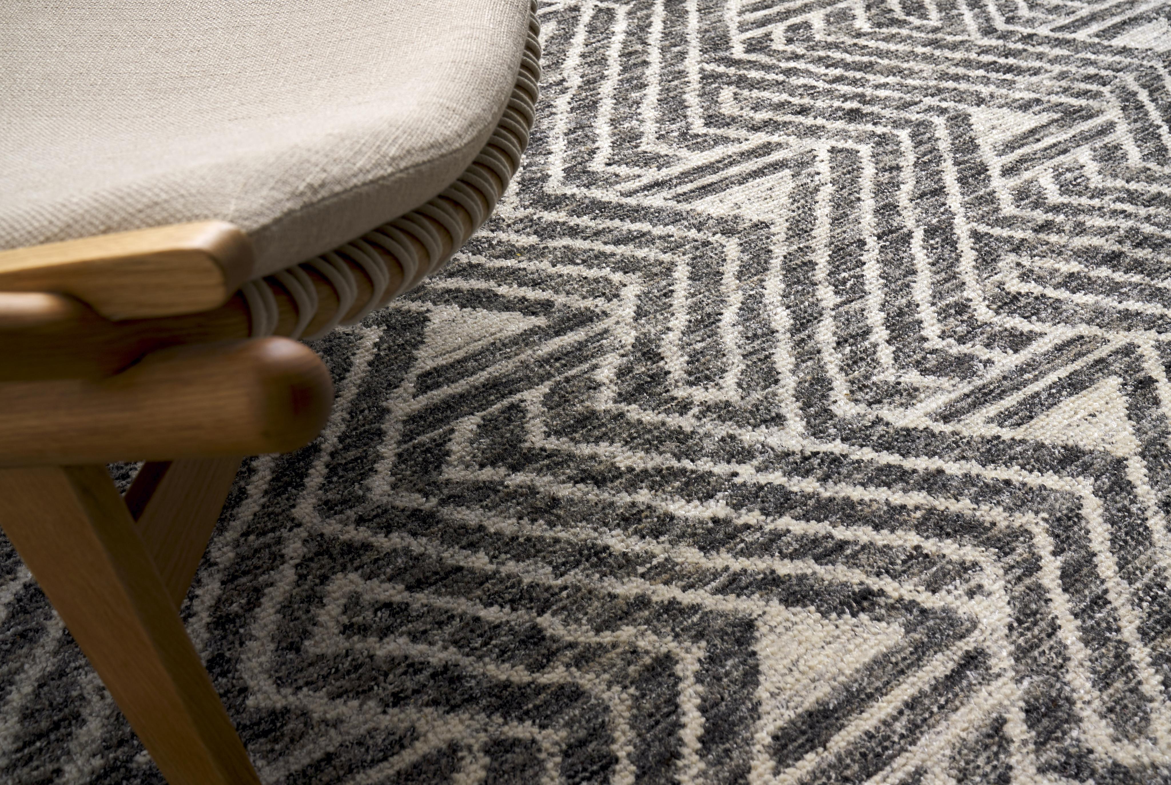 Exquisite Rugs Eaton Hand-Knotted Wool/Bamboo Silk 4036 Silver/Gray/Ivory 10' X 8' Area Rug - Image 2