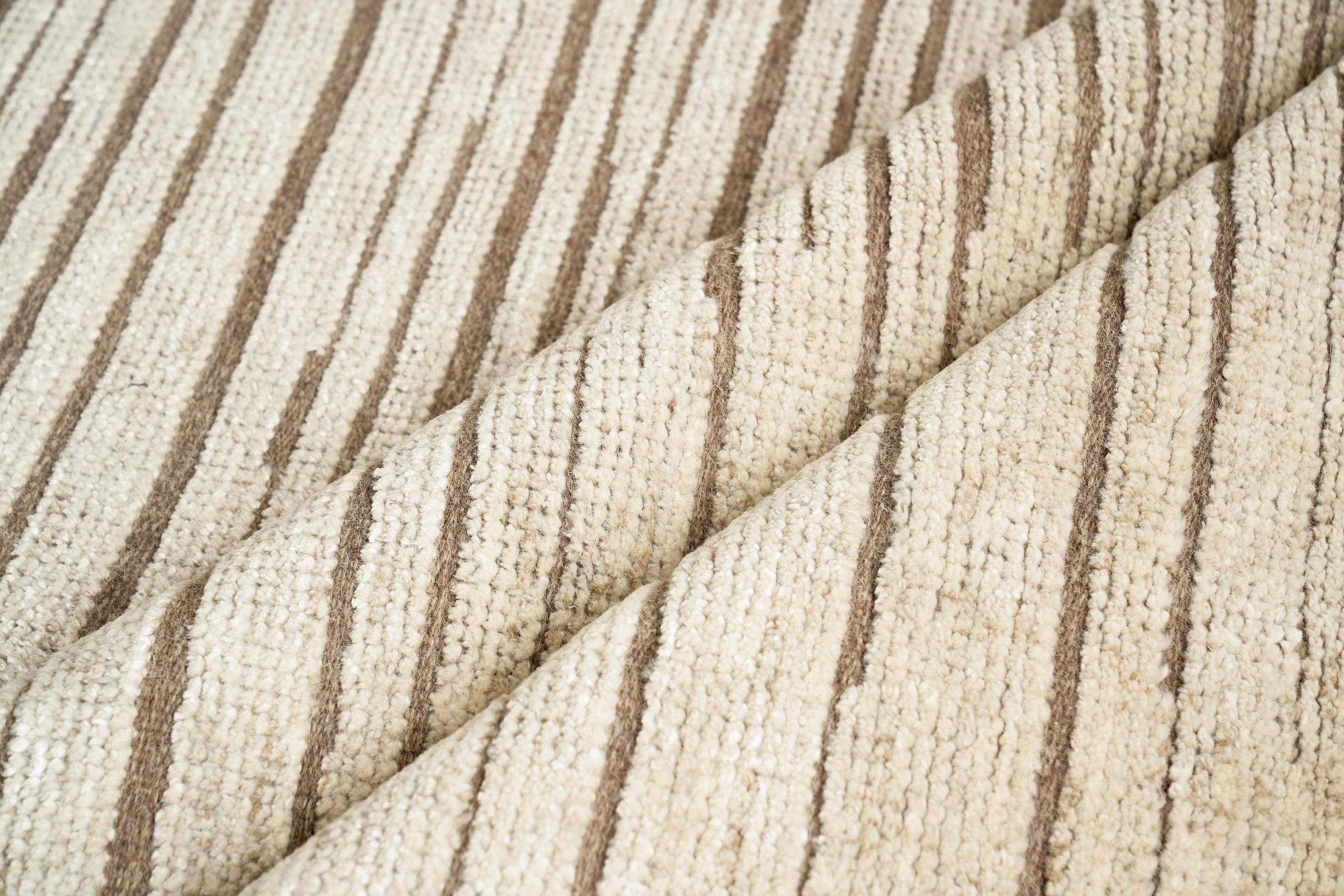 Exquisite Rugs Eaton Hand-Knotted Wool/Bamboo Silk 4042 Beige 10' X 8' Area Rug - Image 5