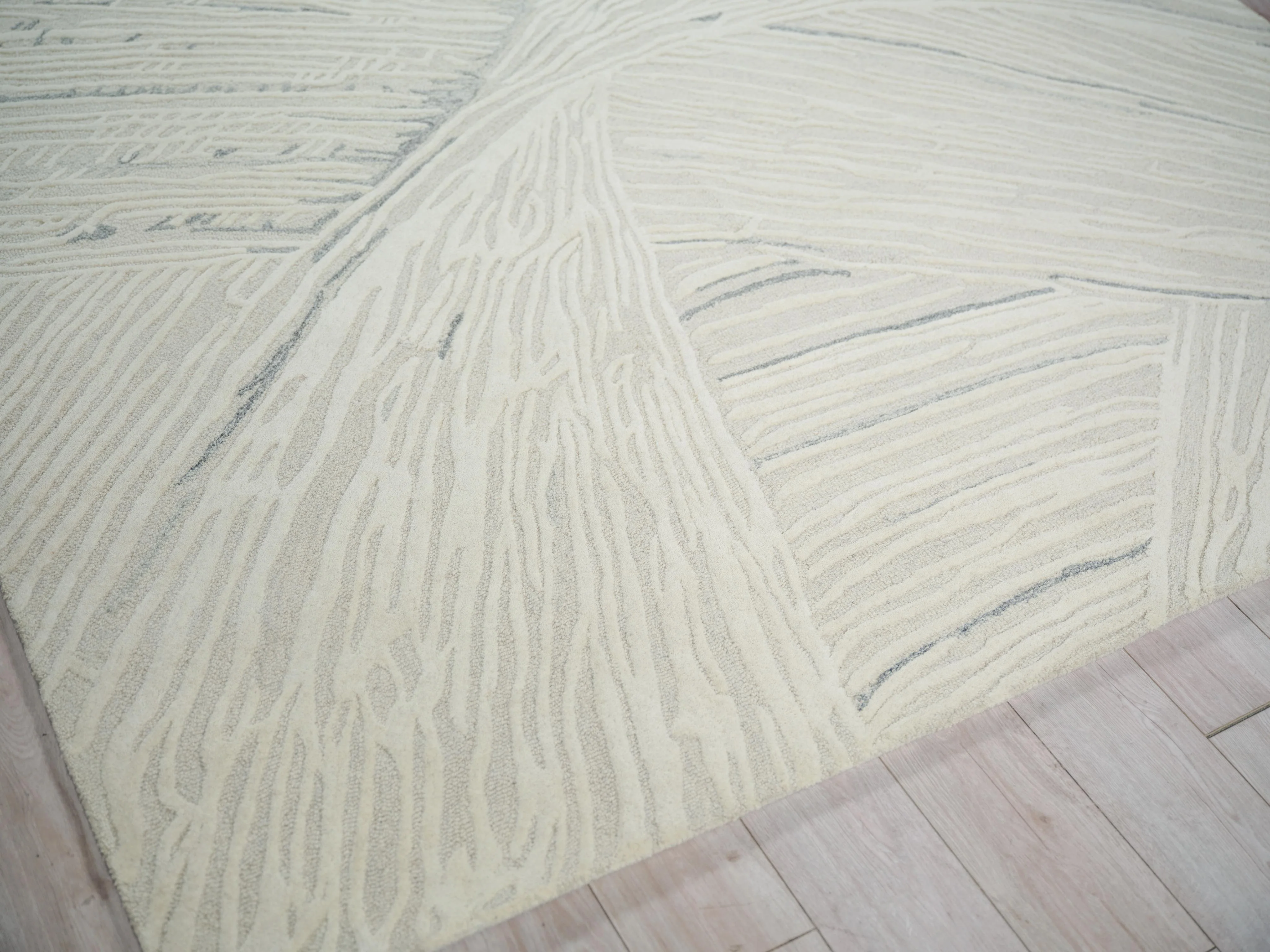 Exquisite Rugs Entro Hand Tufted New Zealand Wool In 7318 Silver/Ivory 14' X 10' Area Rug - Image 3
