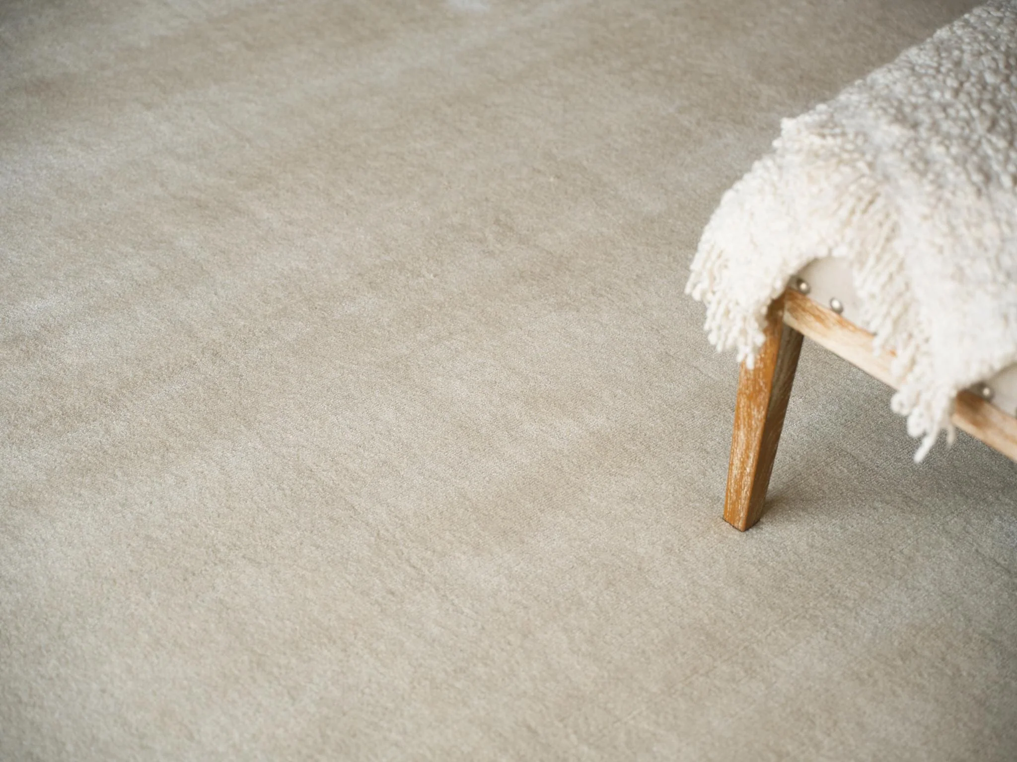 Exquisite Rugs Exquisite Rugs Velutto Modern Handmade Silky Nylon In 6541 Light Beige 9' X 6' Area Rug - Image 2