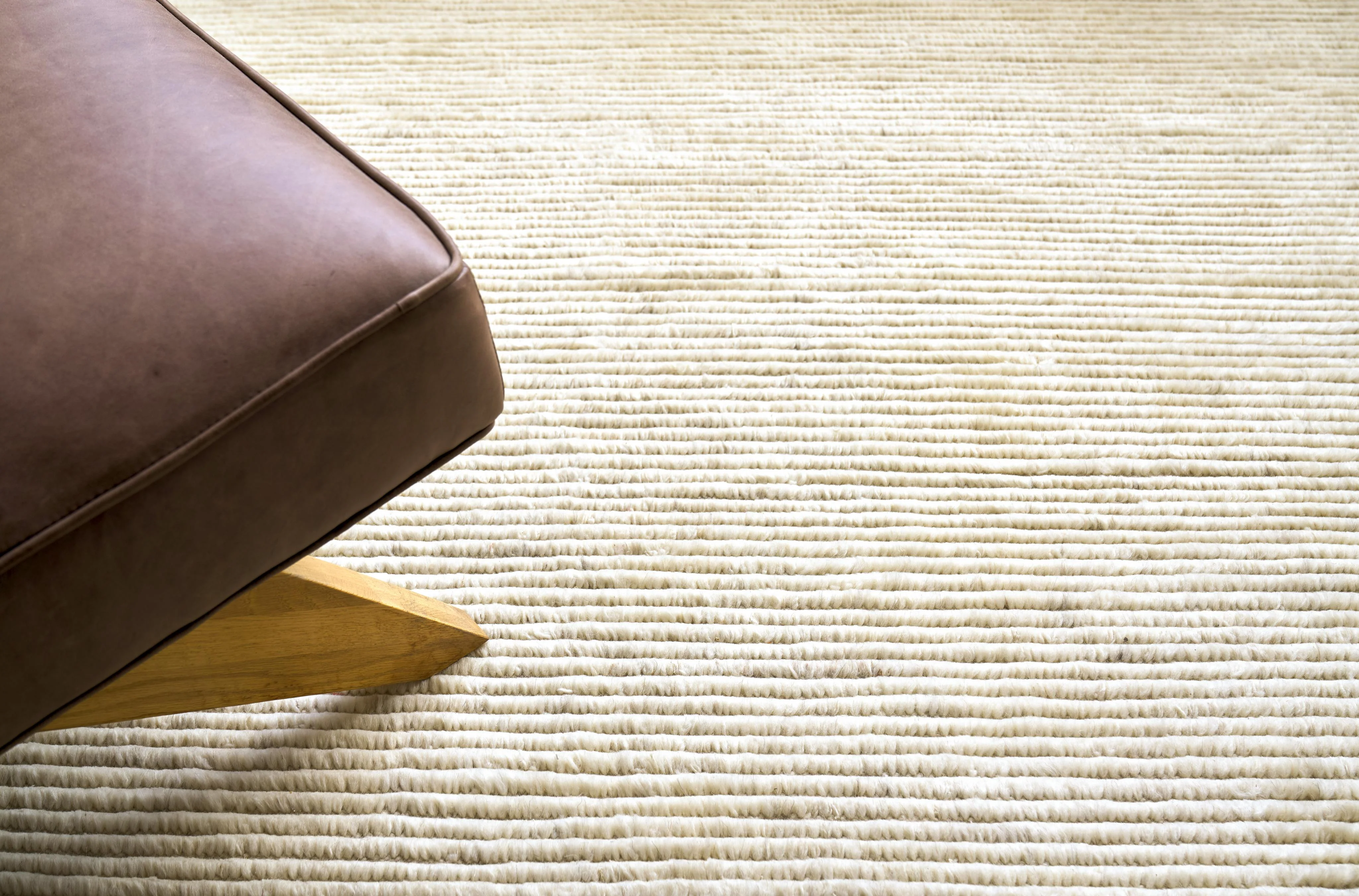 Exquisite Rugs Kaza Hand-Knotted New Zealand Wool 4100 White/Ivory 10' X 8' Area Rug - Image 2