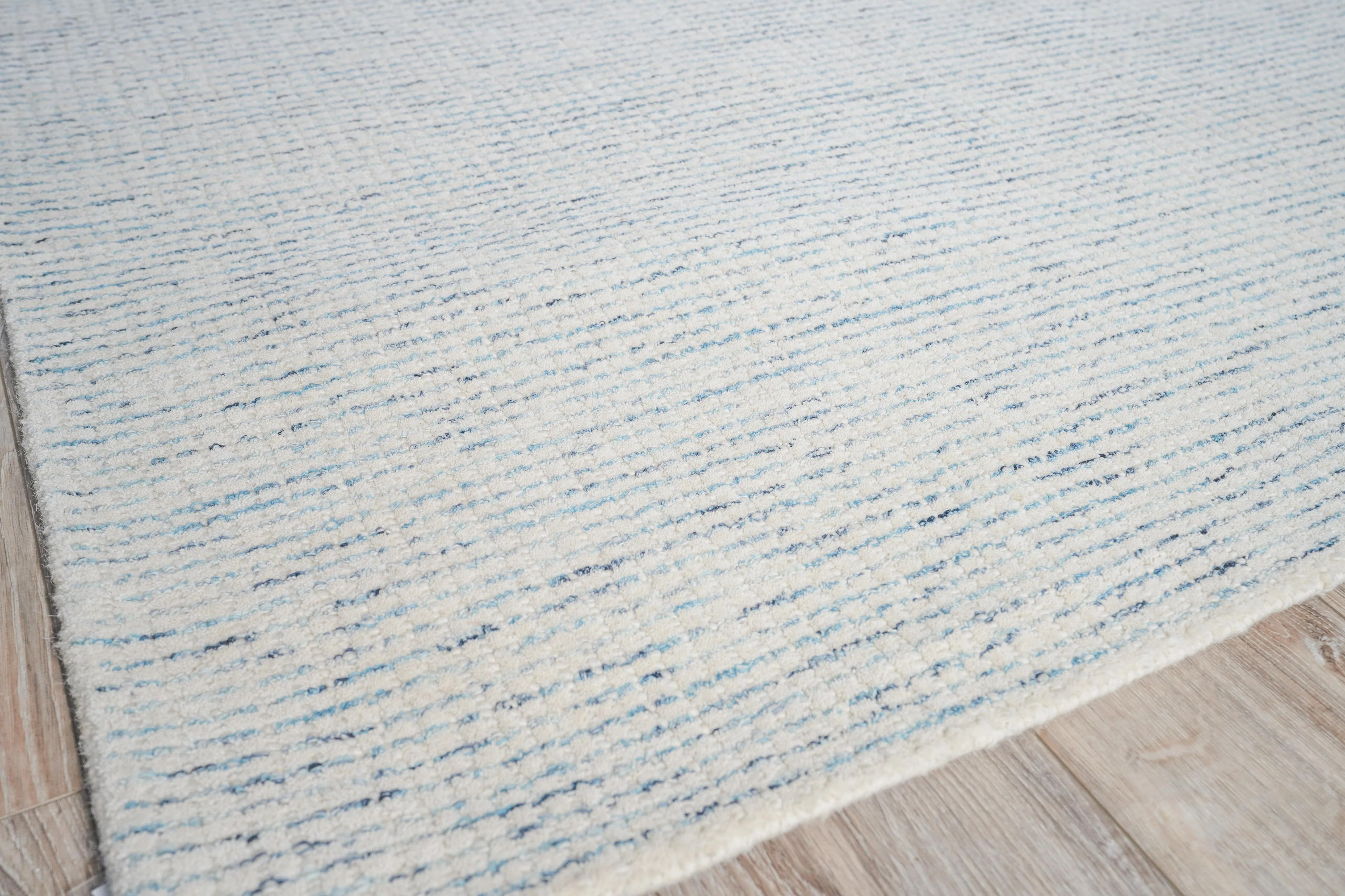Exquisite Rugs Key West Hand-Tufted New Zealand Wool 6026 Ivory/Blue 8' X 5' Area Rug - Image 3