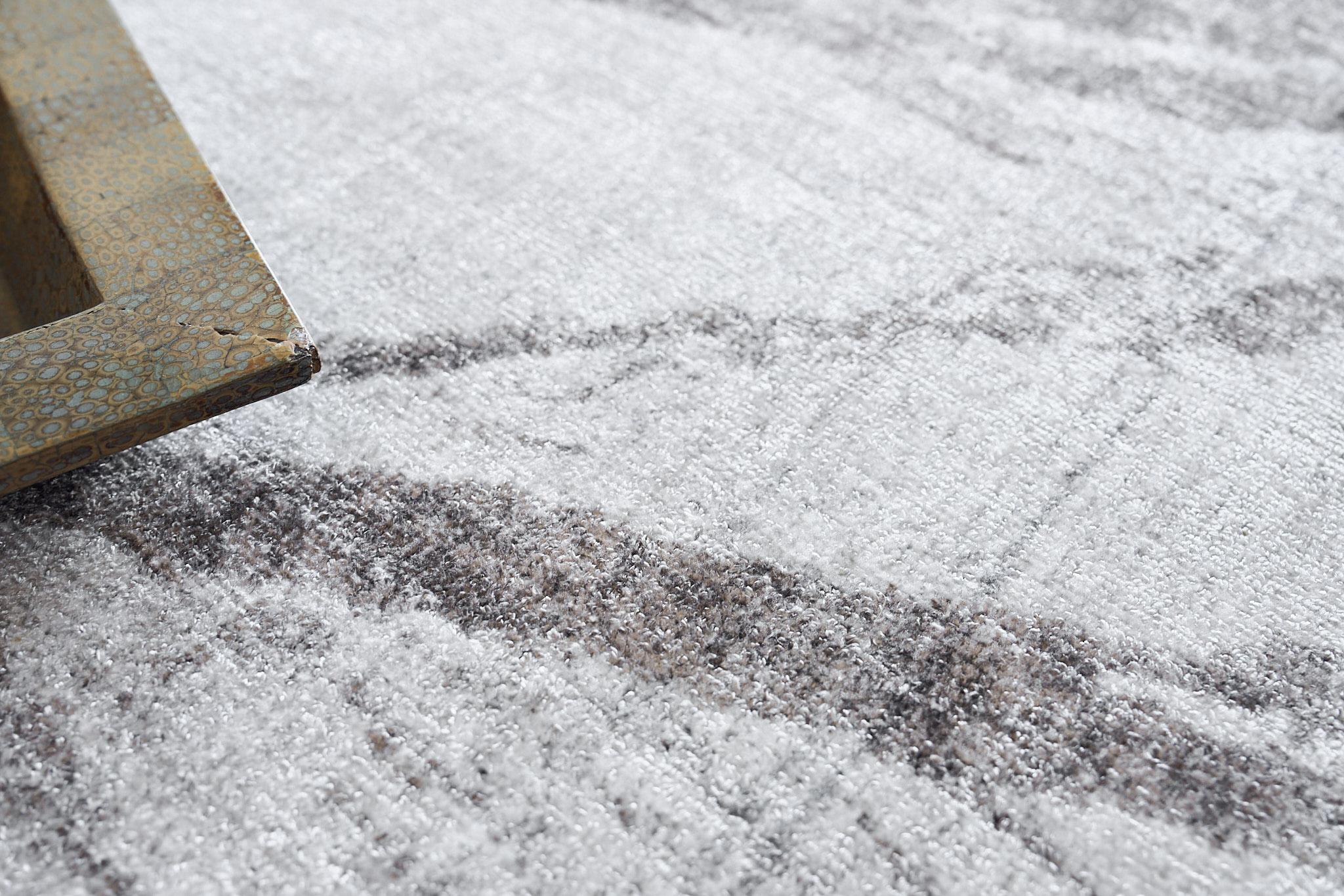 Exquisite Rugs Kyoto Hand-Loomed Wool/Bamboo Silk 6332 Silver/Beige 9' X 6' Area Rug - Image 8