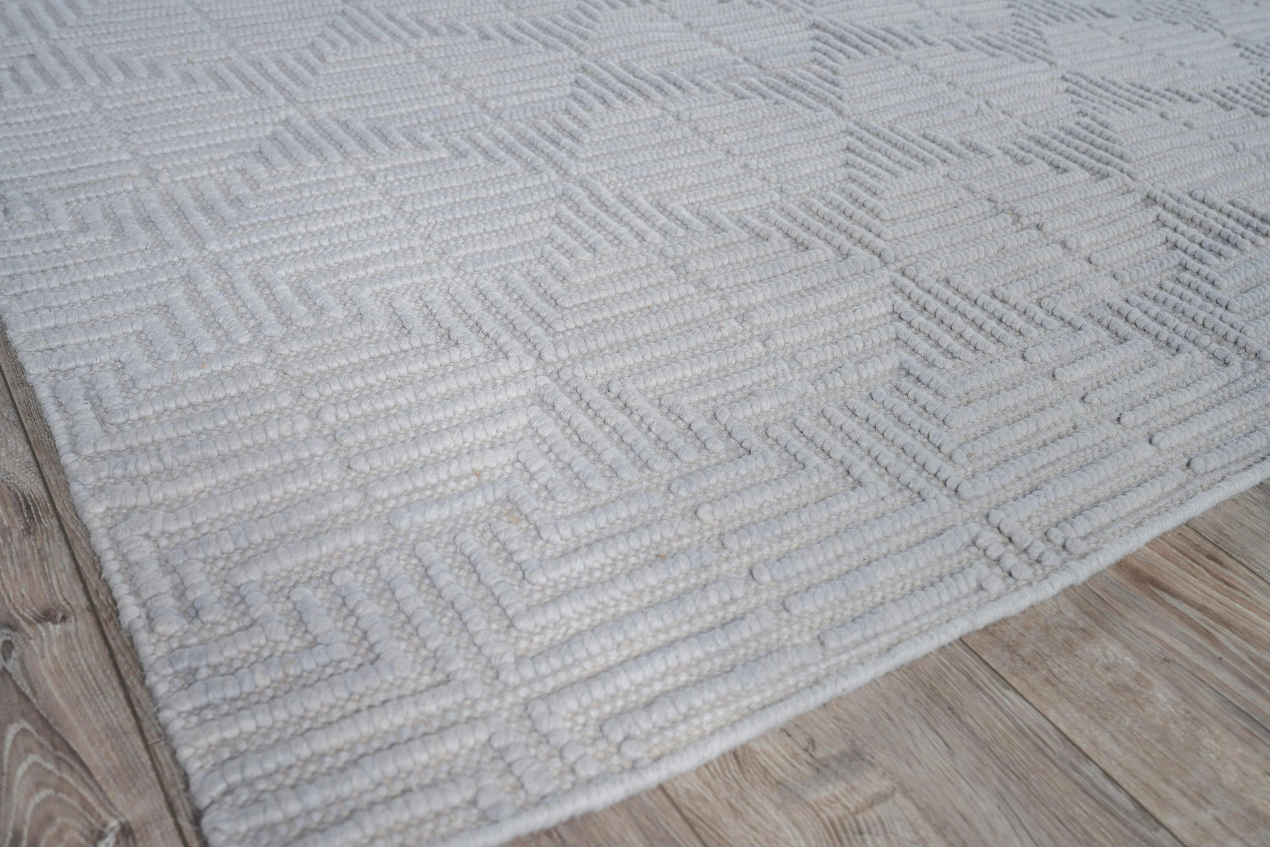 Exquisite Rugs Manzoni Hand-Loomed New Zealand Wool 4874 Silver 9' X 6' Area Rug - Image 3