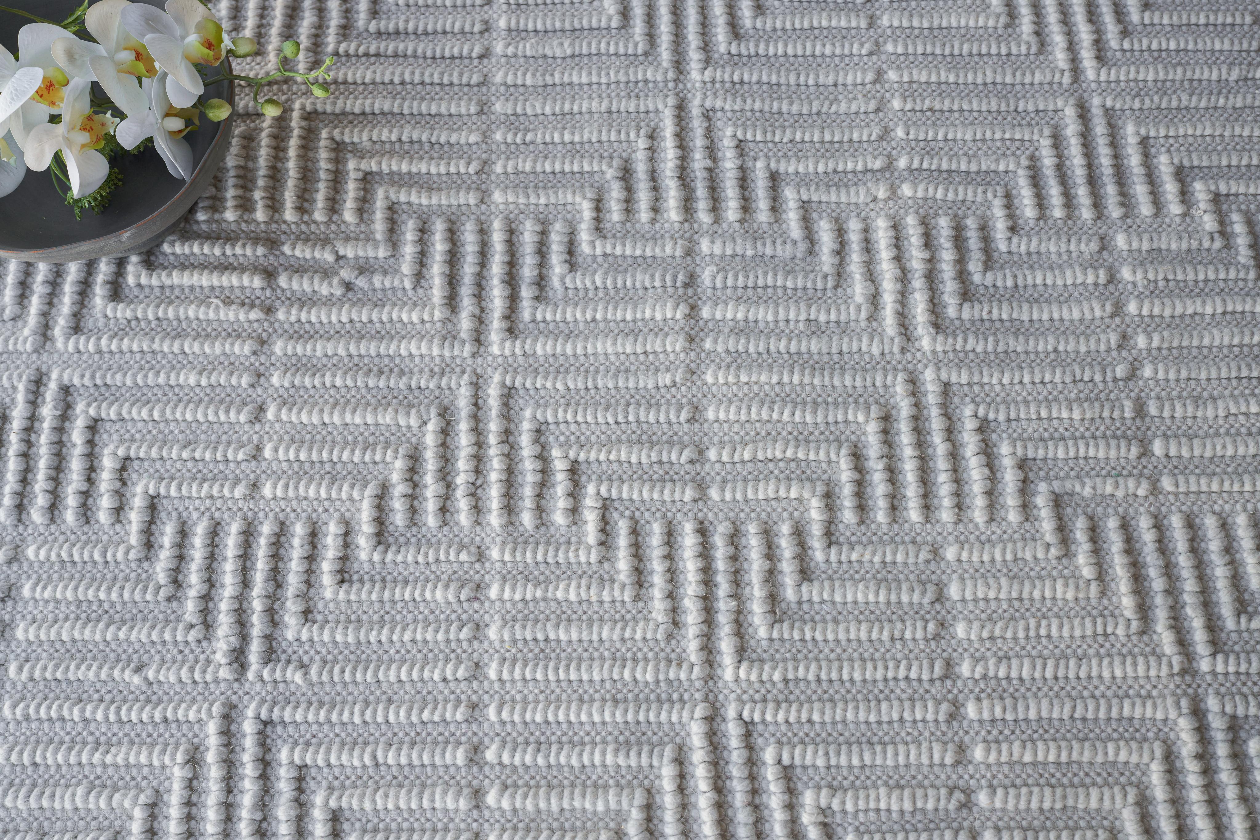 Exquisite Rugs Manzoni Hand-Loomed New Zealand Wool 4874 Silver 9' X 6' Area Rug - Image 8