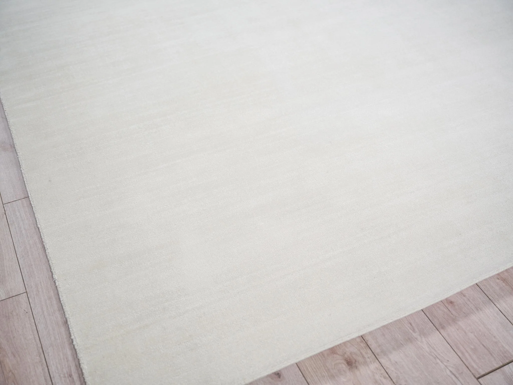 Exquisite Rugs Martelli Modern Handmade Silky Nylon In 6431 White 18' X 14' Area Rug - Image 3