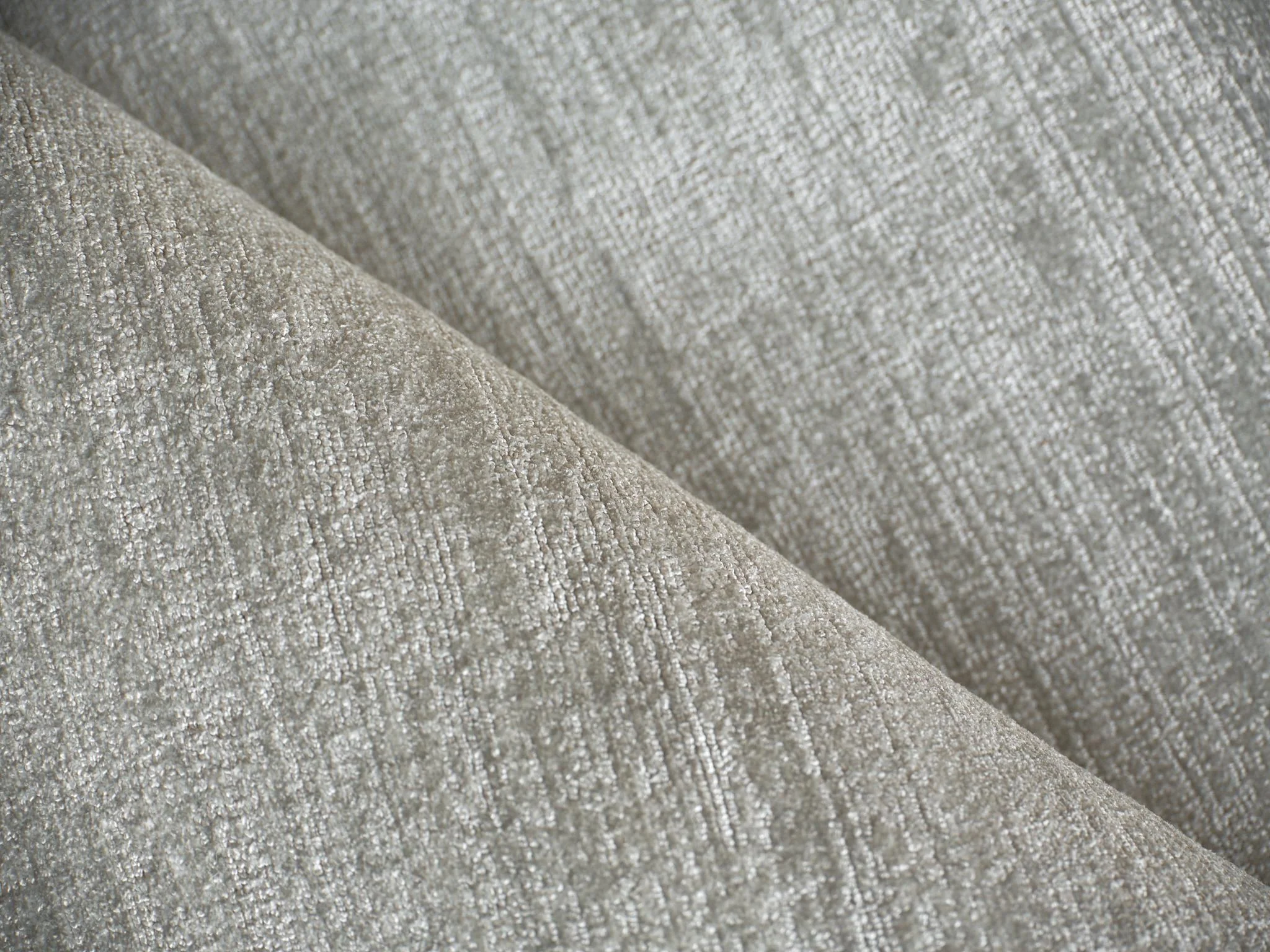 Exquisite Rugs Martelli Modern Handmade Silky Nylon In 6432 Light Silver 9' X 6' Area Rug - Image 5