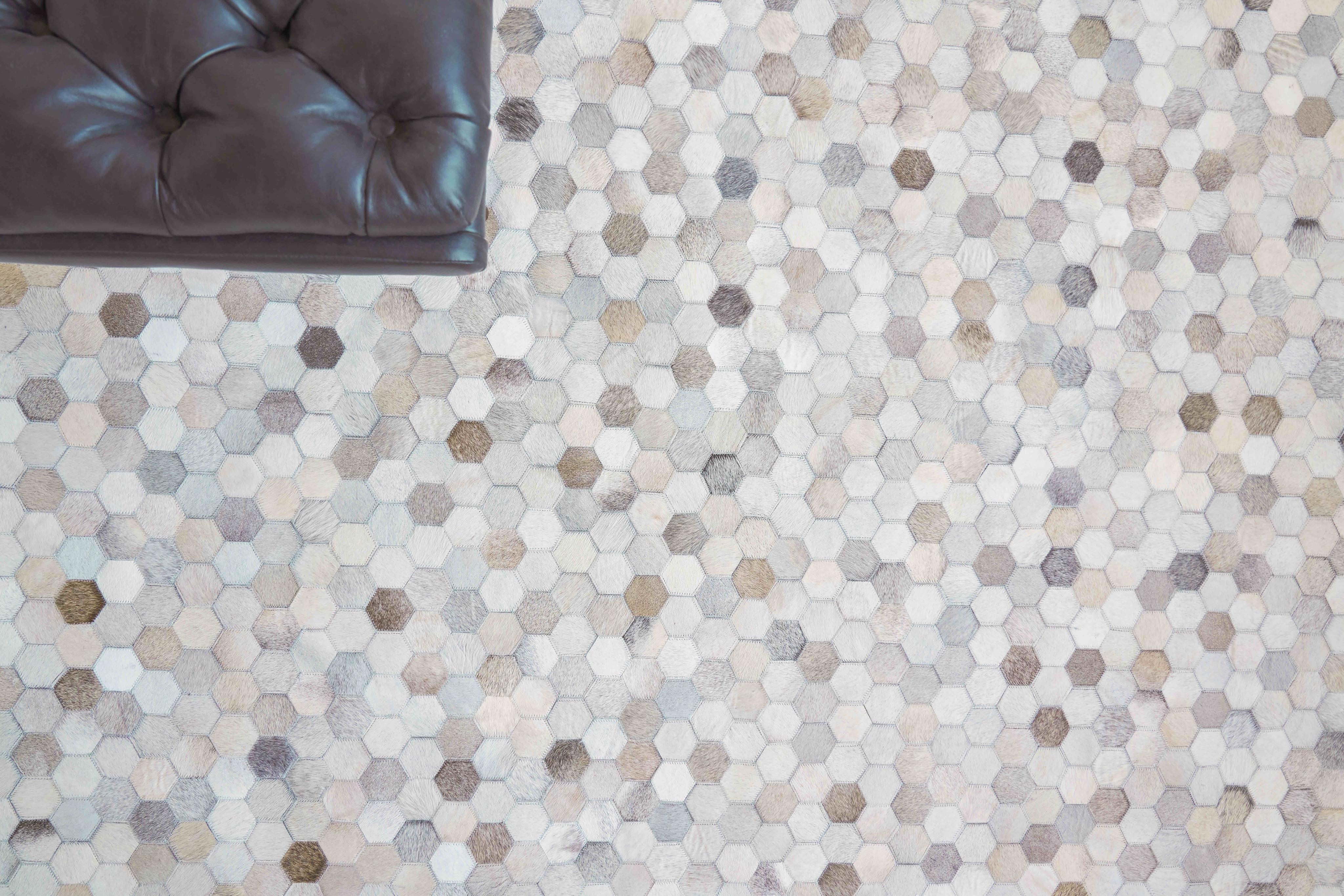 Exquisite Rugs Mosaic Leather Handmade Leather Hide In 4059 Silver 13.5' X 9.5' Area Rug - Image 6