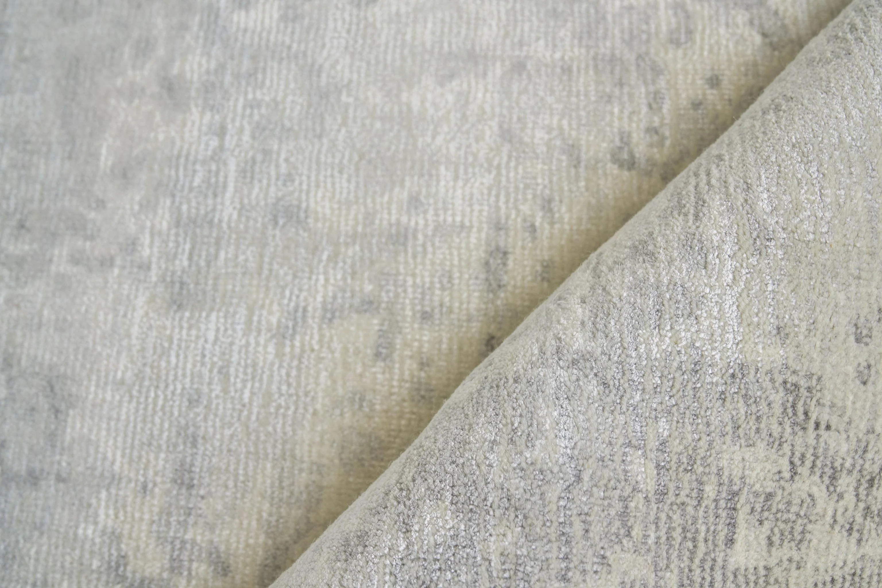 Exquisite Rugs Murano Hand-Loomed Wool/Bamboo Silk 4027 Metallic 8' X 5' Area Rug - Image 5