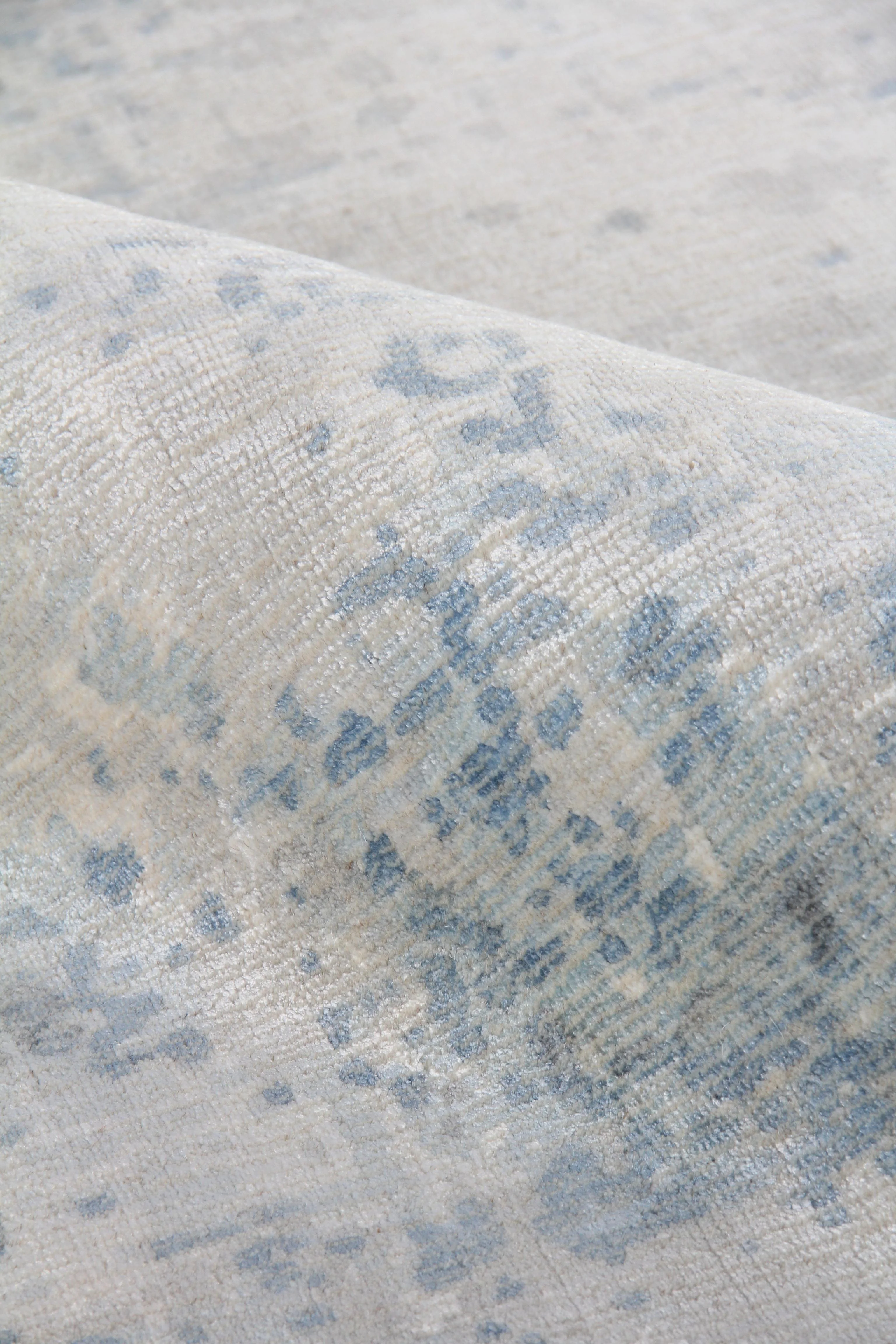 Exquisite Rugs Murano Hand-Loomed Wool/Bamboo Silk 4028 Silver/Blue 12' X 9' Area Rug - Image 5