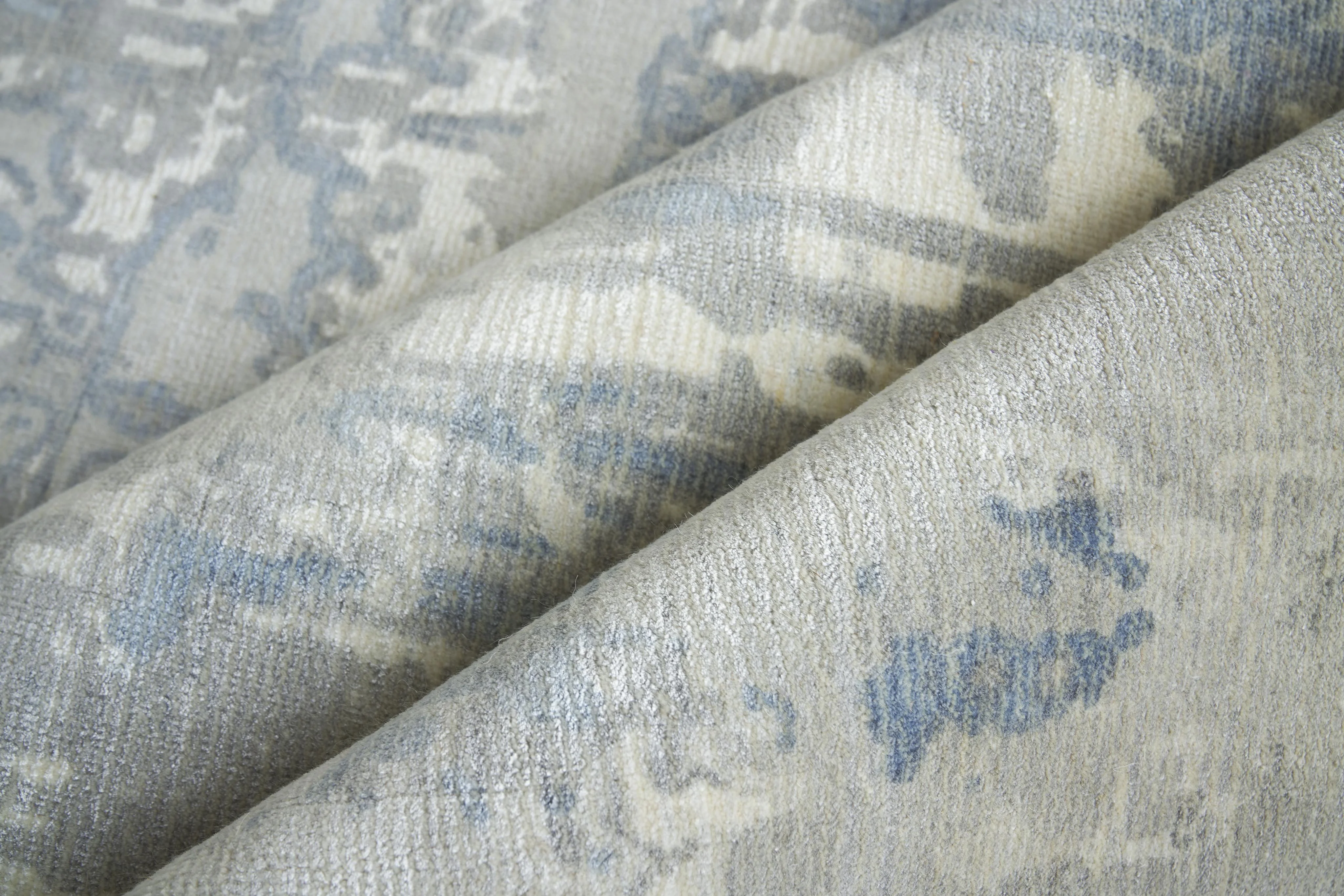 Exquisite Rugs Murano Hand-Loomed Wool/Bamboo Silk 4029 Silver/Blue 12' X 9' Area Rug - Image 5