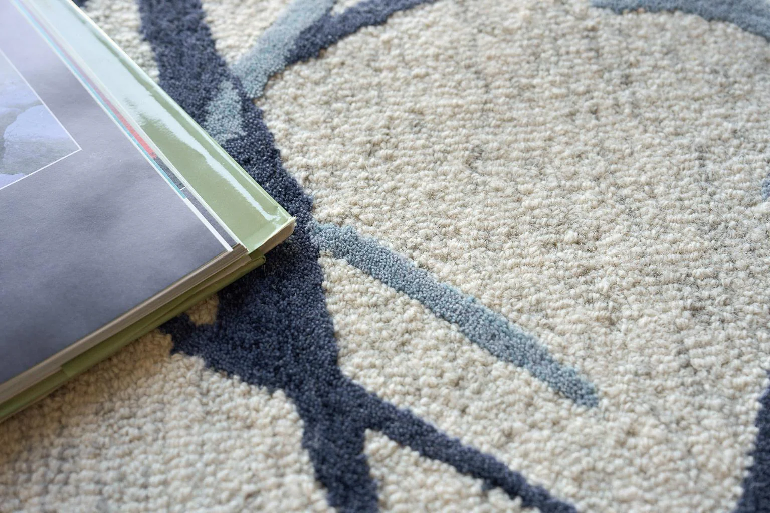 Exquisite Rugs Mystic Hand-Tufted New Zealand Wool 6305 Navy 18' X 14' Area Rug - Image 8