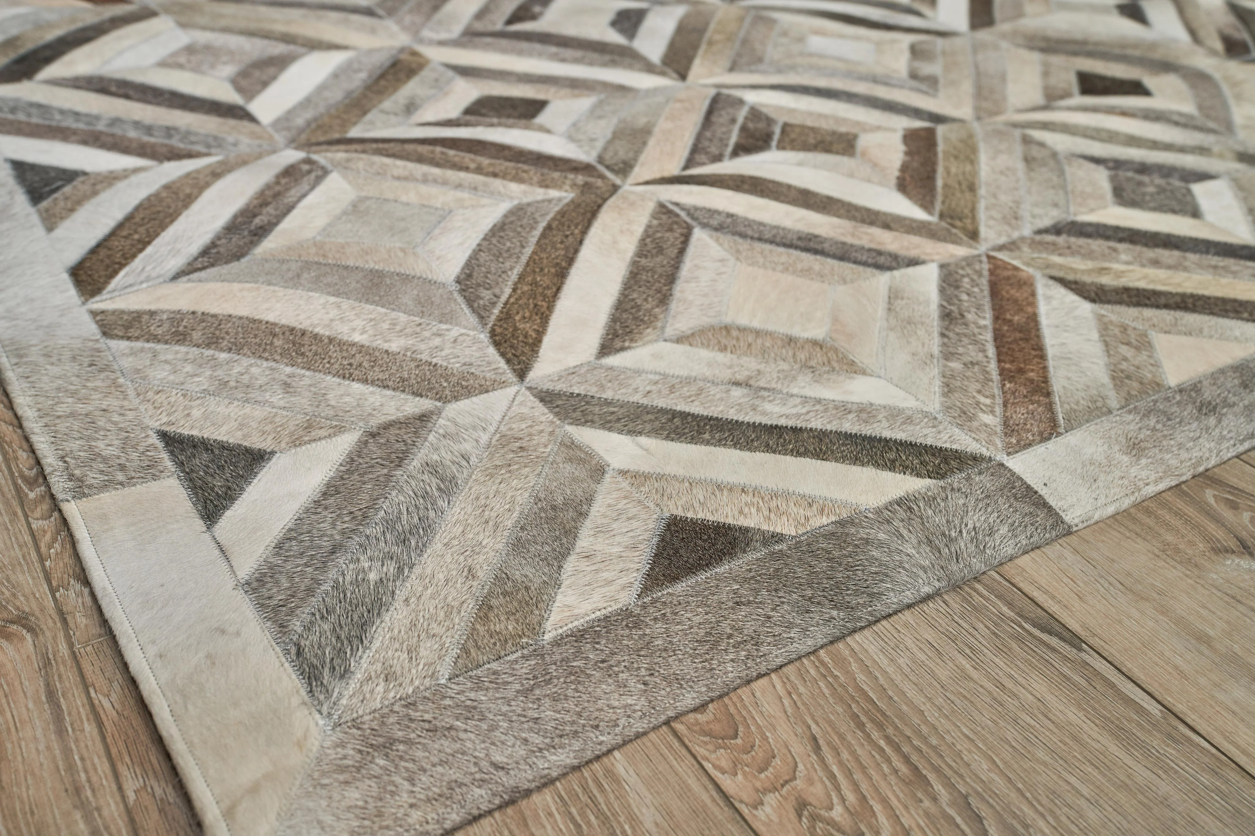 Exquisite Rugs Natural Hide Hand-Stitched Leather Hide 3361 Silver 13.5' X 9.5' Area Rug - Image 3
