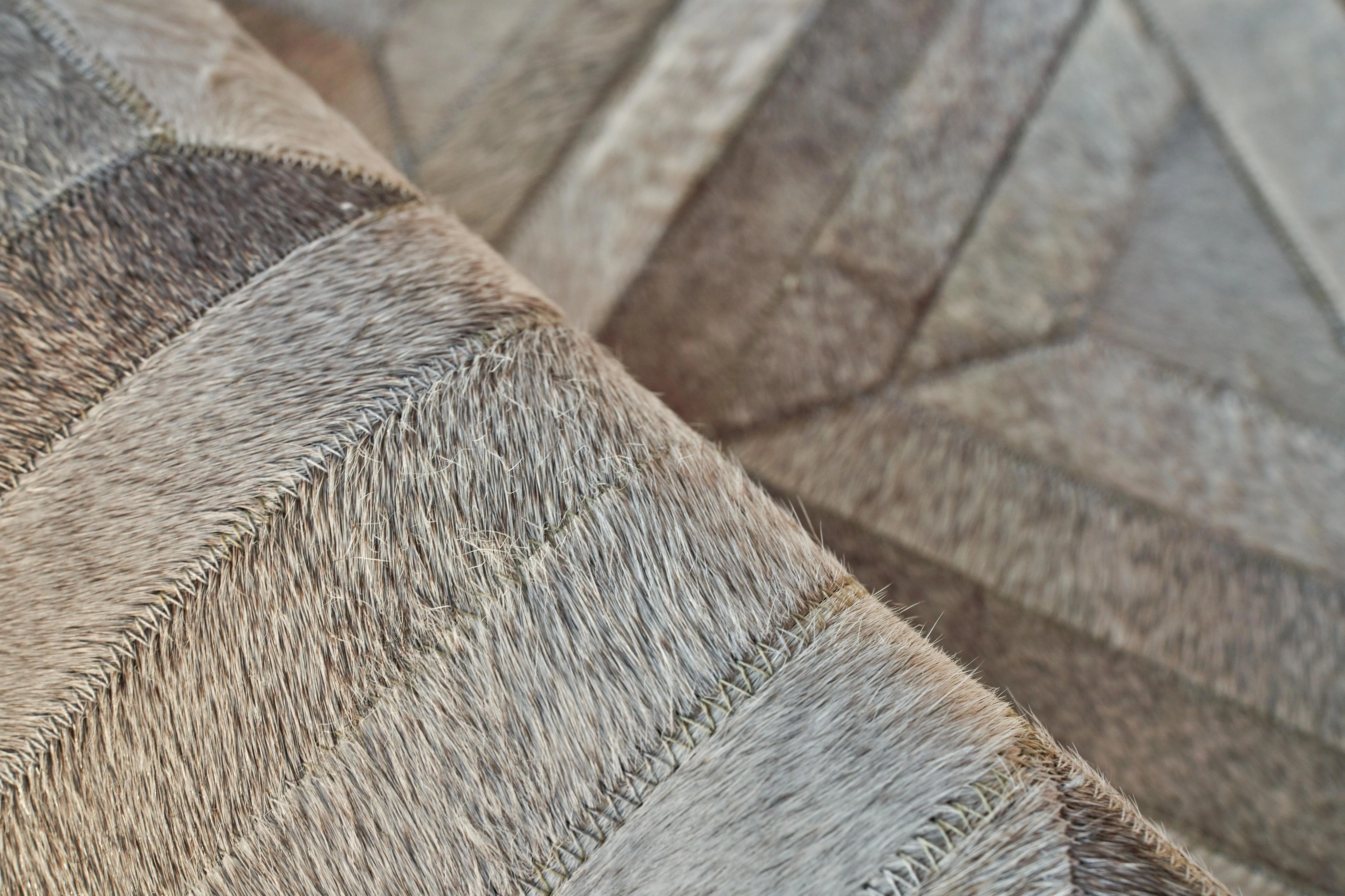 Exquisite Rugs Natural Hide Hand-Stitched Leather Hide 3361 Silver 13.5' X 9.5' Area Rug - Image 5