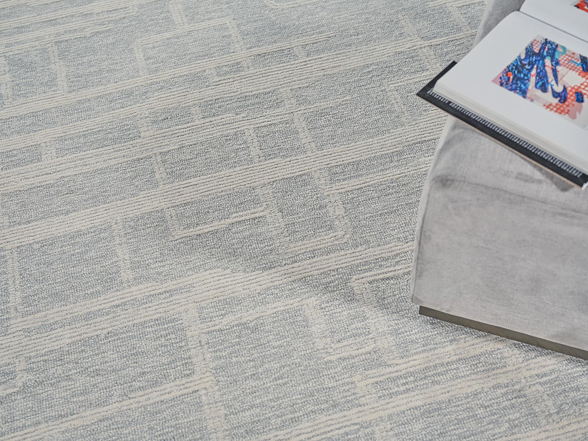 Exquisite Rugs Park City Handmade Hand-Tufted New Zealand Wool On Canvas 6841 Light Gray/Ivory 15' X 12' Area Rug - Image 6