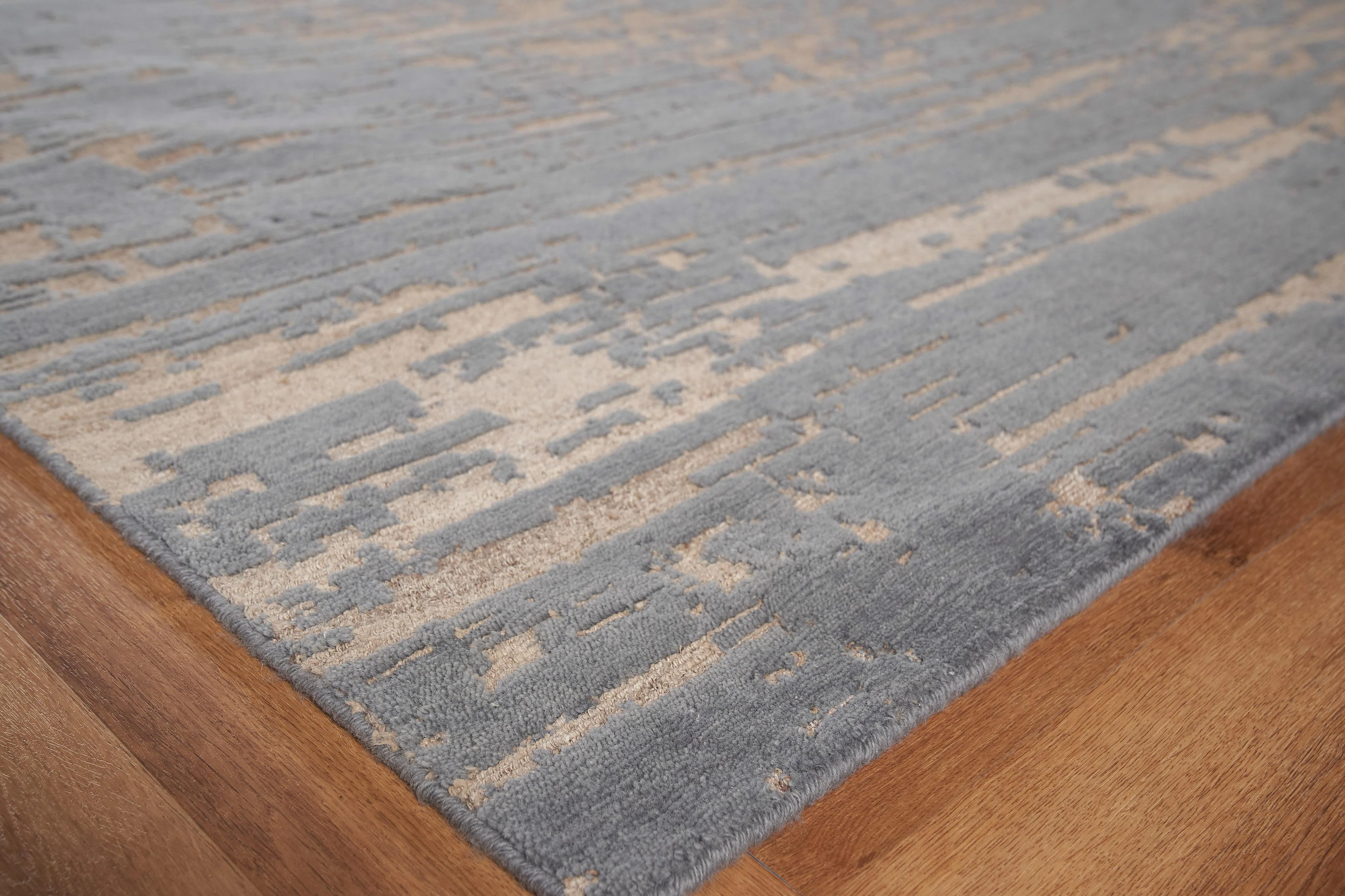 Exquisite Rugs Platinum Hand-Knotted Wool/Nettle 4379 Gray/Beige 15' X 12' Area Rug - Image 3