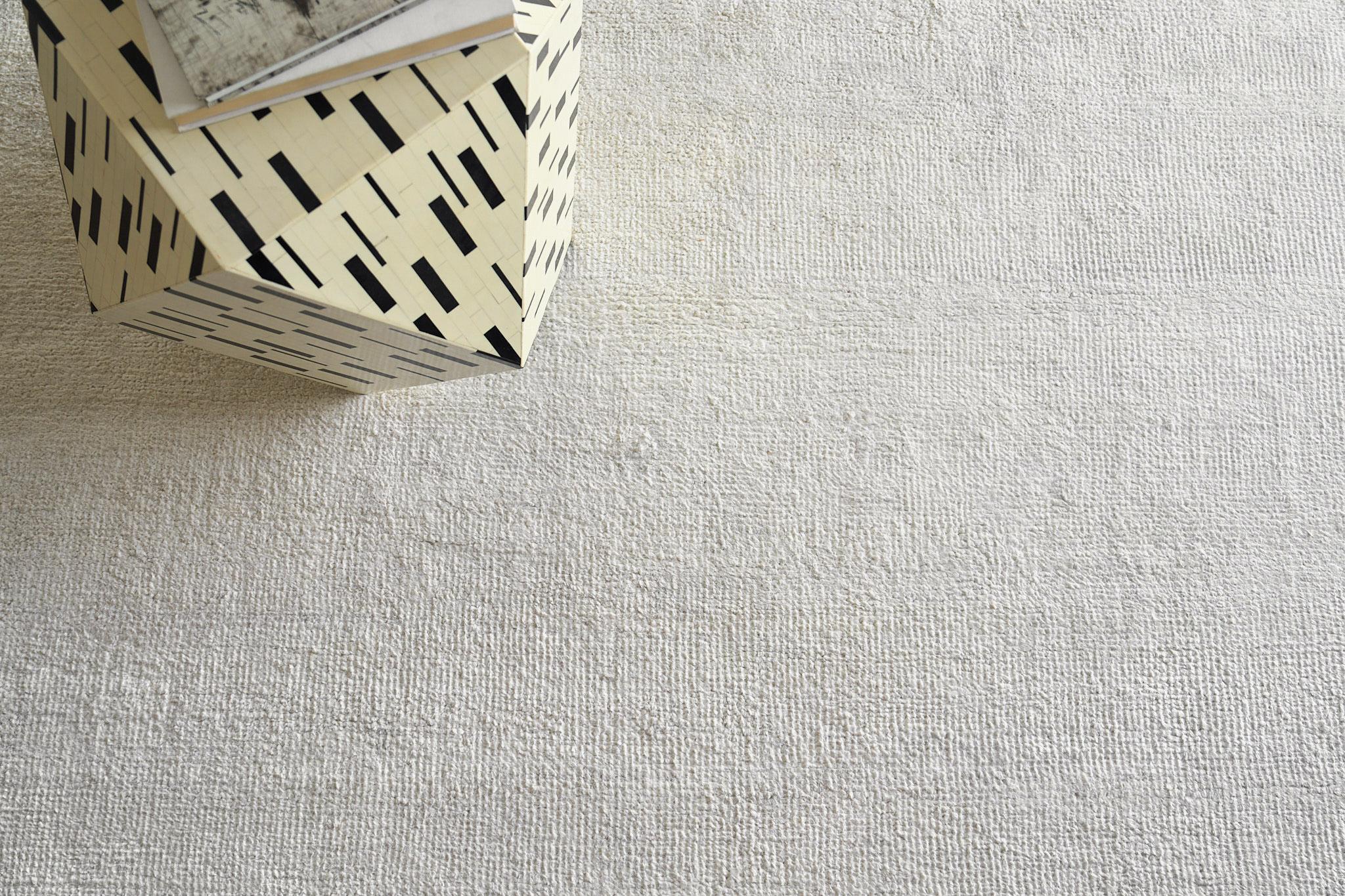 Exquisite Rugs Plush Hand-Knotted Bamboo Silk And Wool 4996 White 9' X 6' Area Rug - Image 6