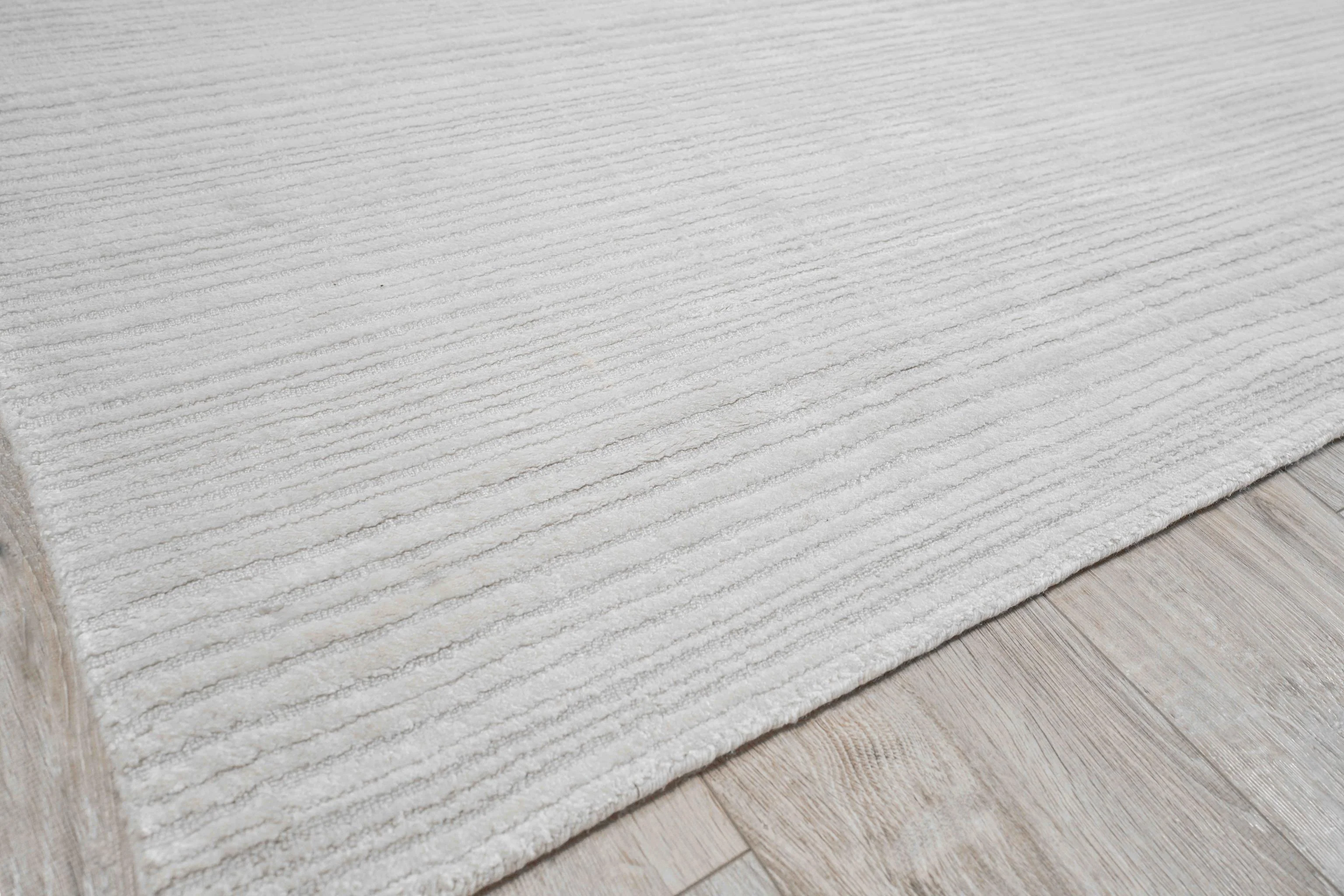 Exquisite Rugs Rossini Hand-Loomed Nylon/Pet Yarn Yarn 4697 Ivory 6' X 4' Area Rug - Image 3
