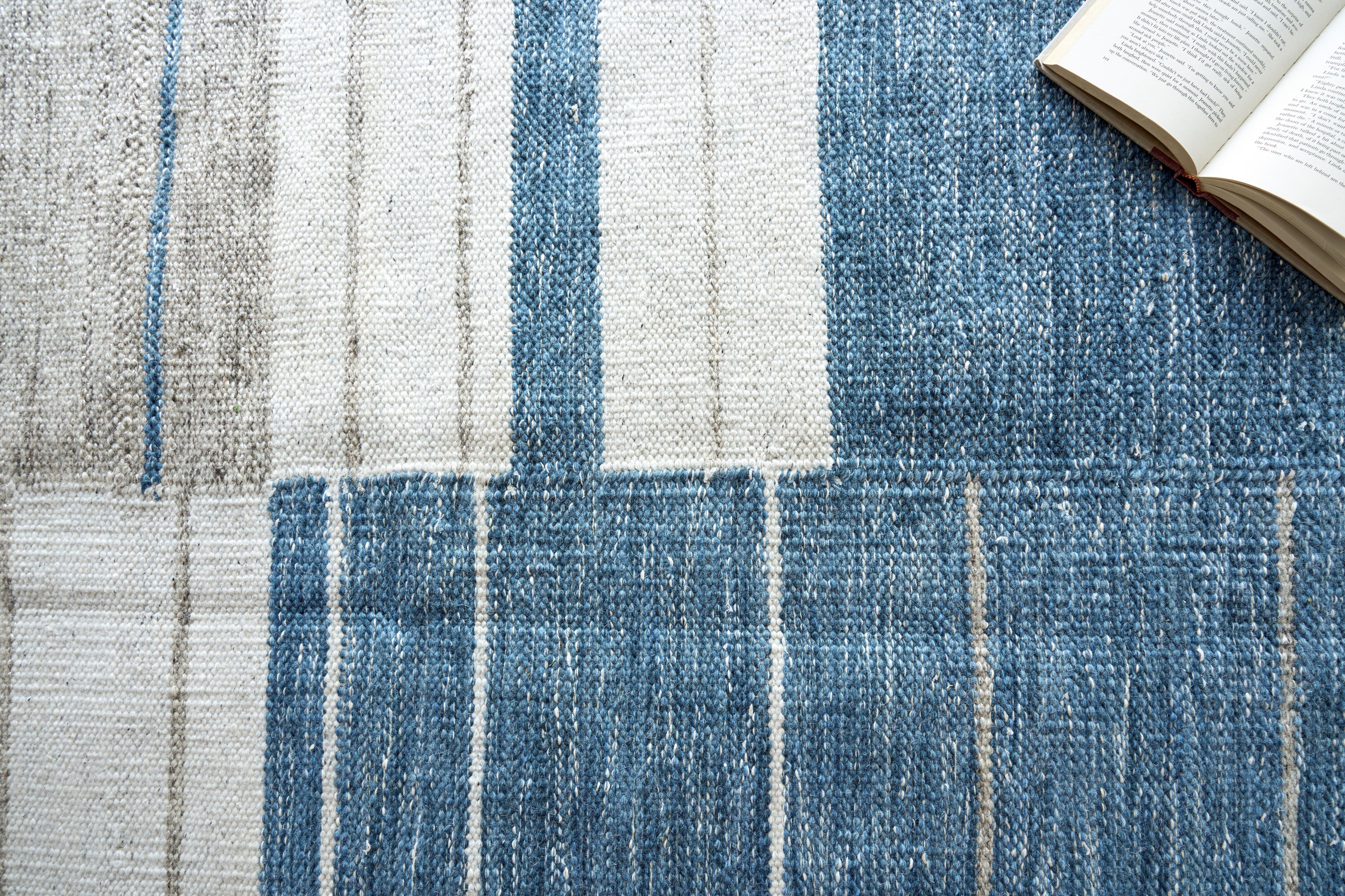 Exquisite Rugs Scandinavian Hand Loomed New Zealand Wool In 4992 Blue/Ivory 6' X 4.25' Area Rug - Image 6