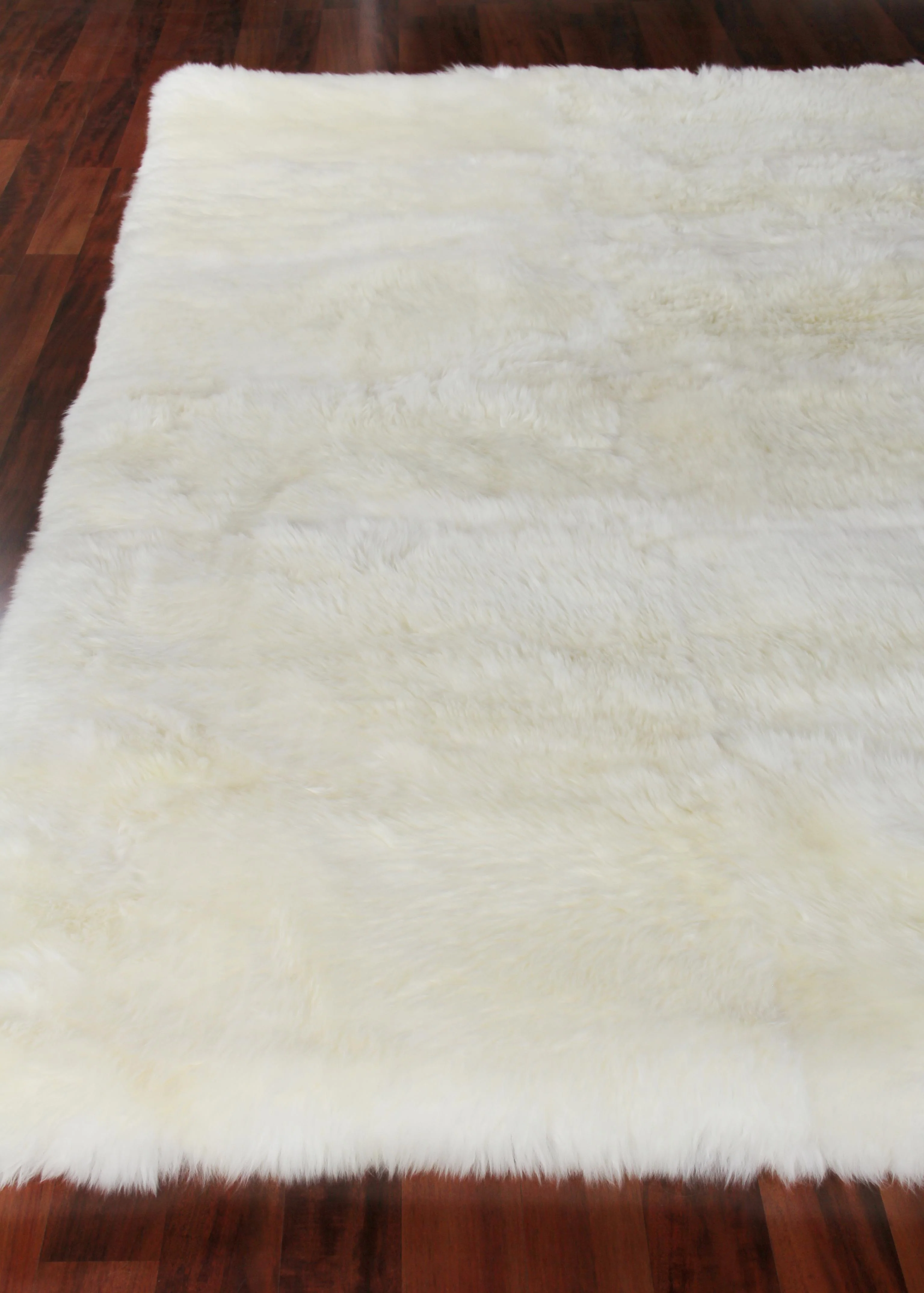 Exquisite Rugs Sheepskin Hand-Stitched 3845 Ivory 3' X 2' Area Rug - Image 4
