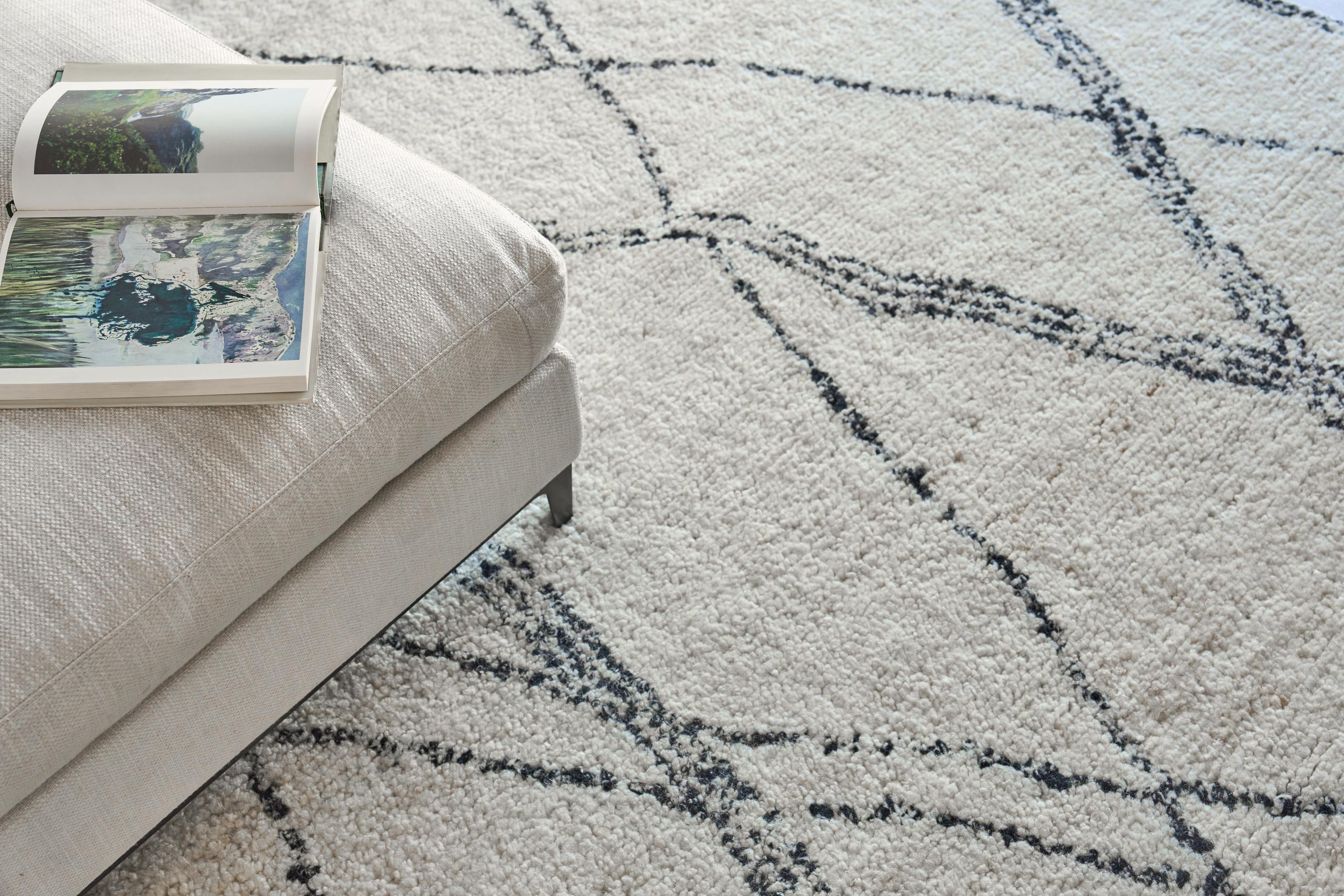 Exquisite Rugs Tahoe Hand-Knotted Wool 5560 Ivory/Black 9' X 6' Area Rug - Image 6