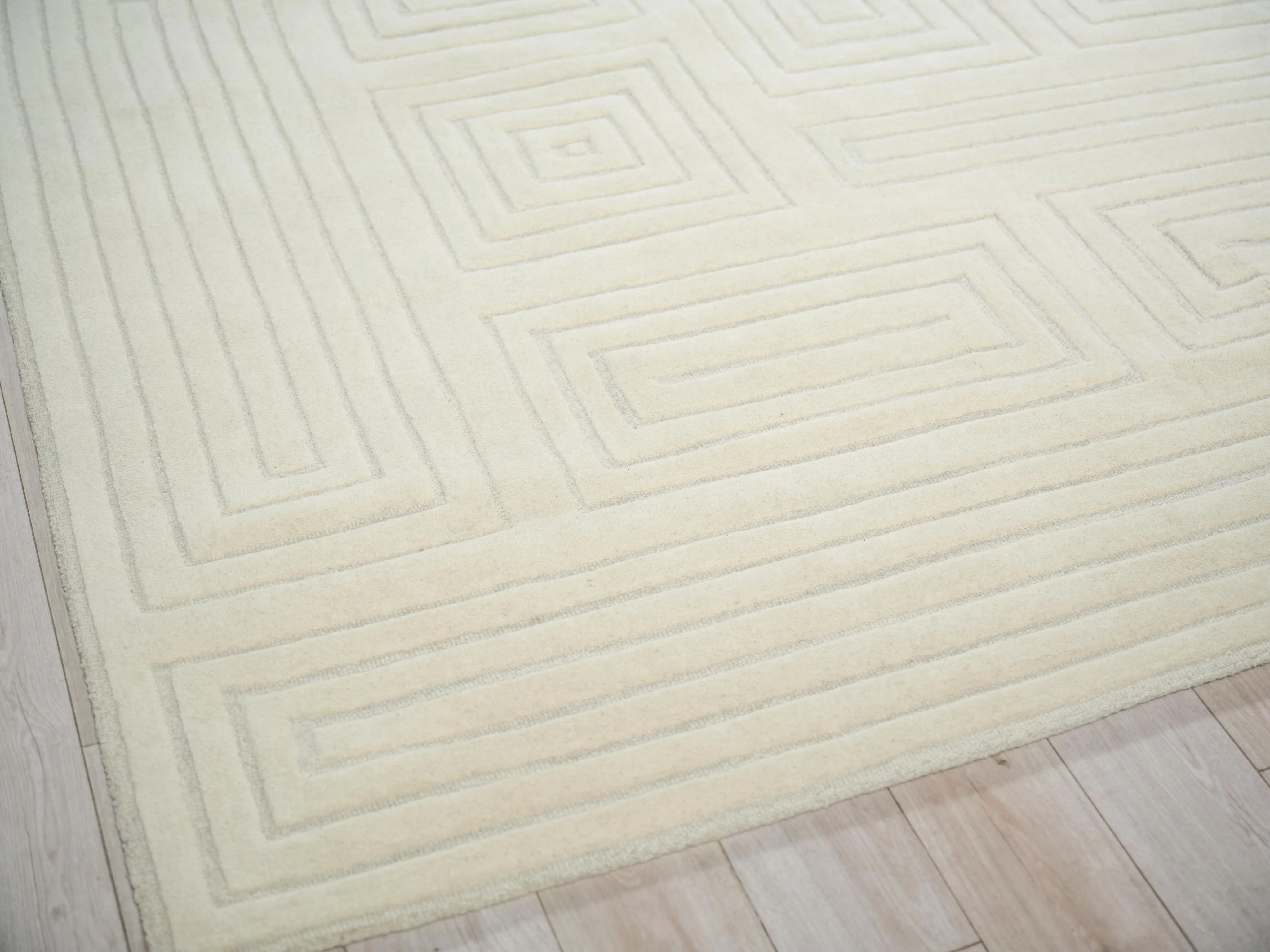 Exquisite Rugs Teton Hand Tufted New Zealand Wool In 7258 Silver/Ivory 6' X 4' Area Rug - Image 3