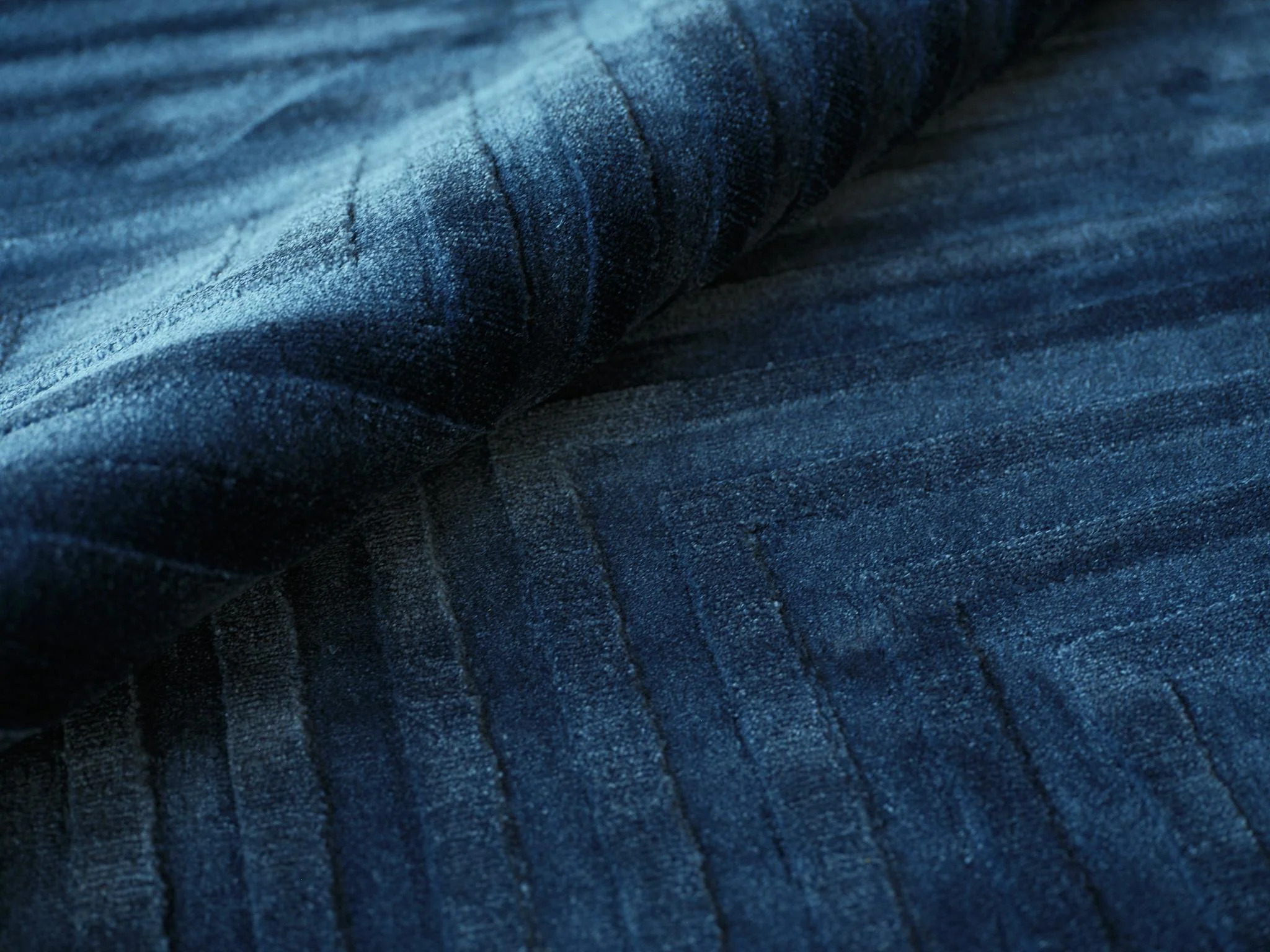 Exquisite Rugs Tovello Modern Handmade Silky Nylon In 6748 Navy 6' X 4' Area Rug - Image 2