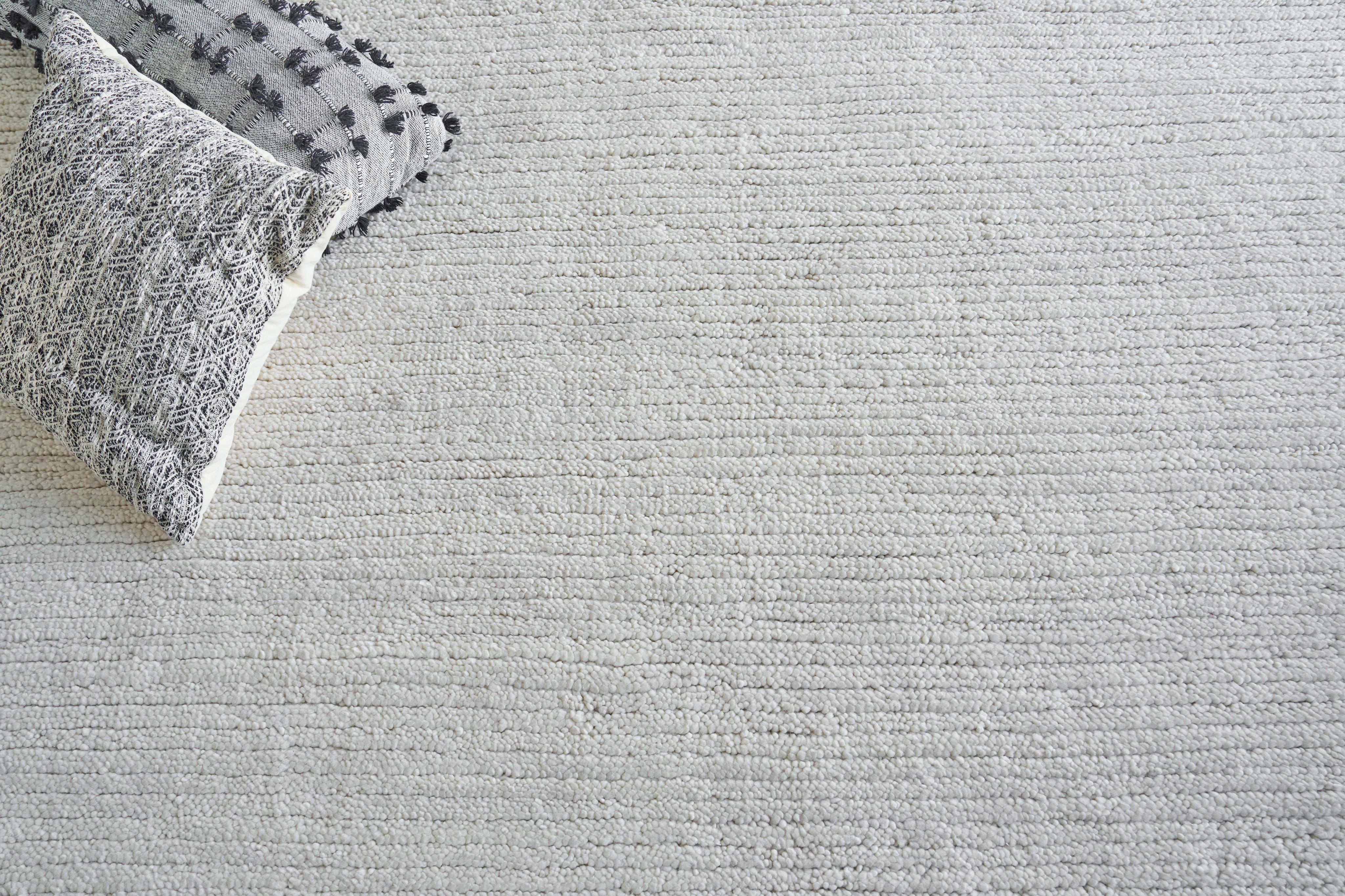 Exquisite Rugs Urth Hand-Loomed New Zealand Wool 5396 Cream 8' X 10' Area Rug - Image 6