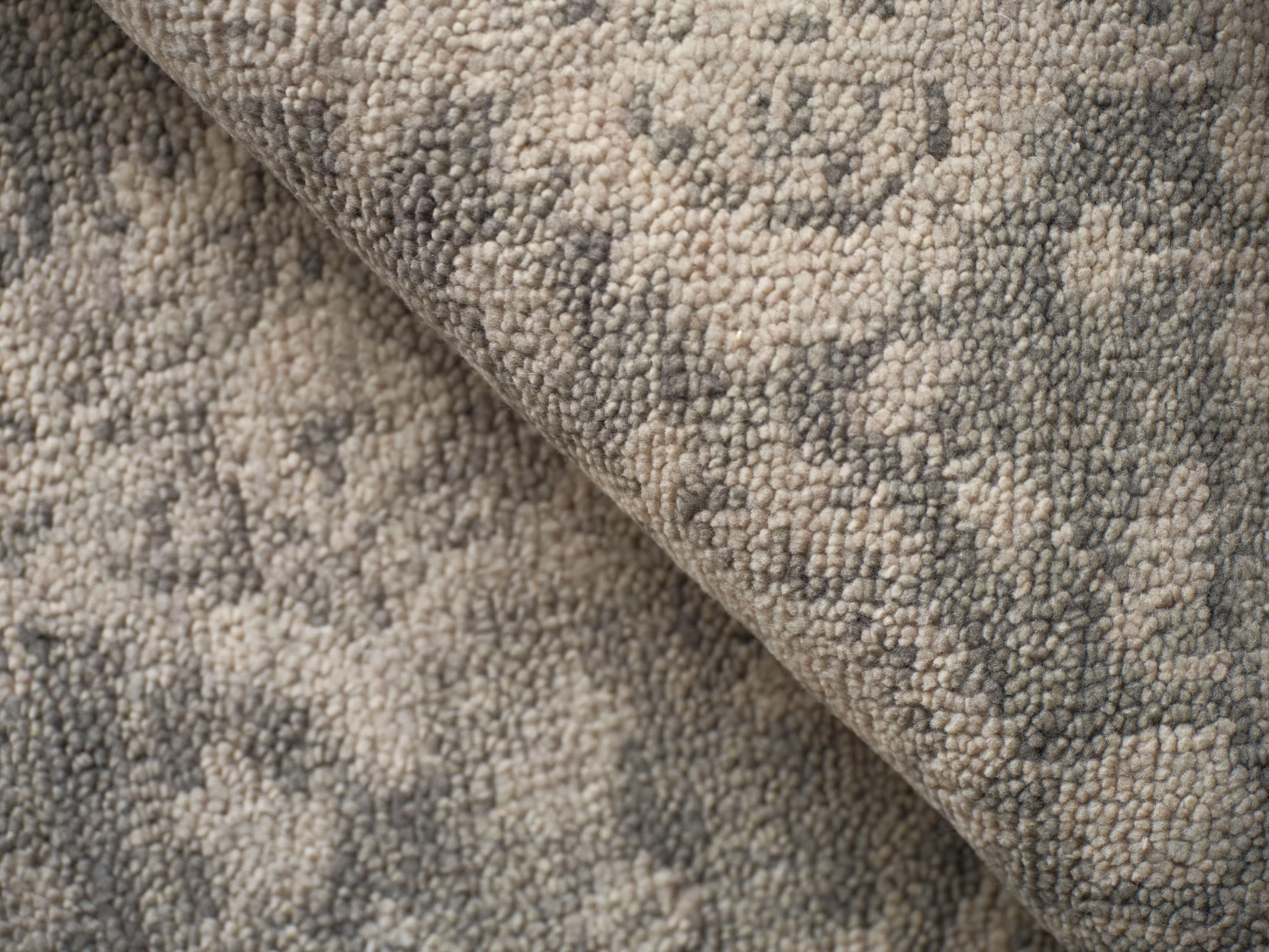 Exquisite Rugs Verano Hand Knotted New Zealand Wool In 7128 Graphite/Fog 6' X 4' Area Rug - Image 2