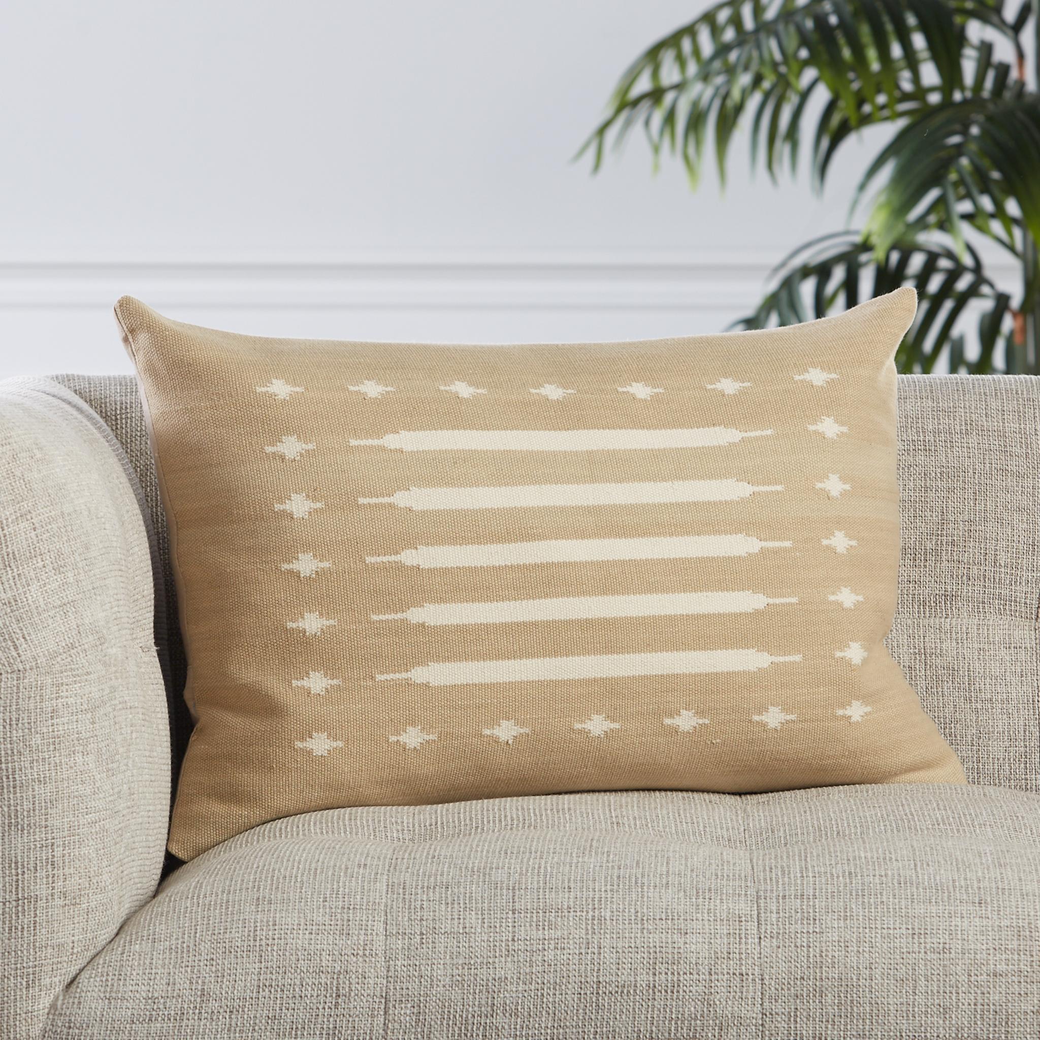 Jaipur Living Emani Ikenna Tribal Taupe / Cream 16" X 24" Pillow - Image 3