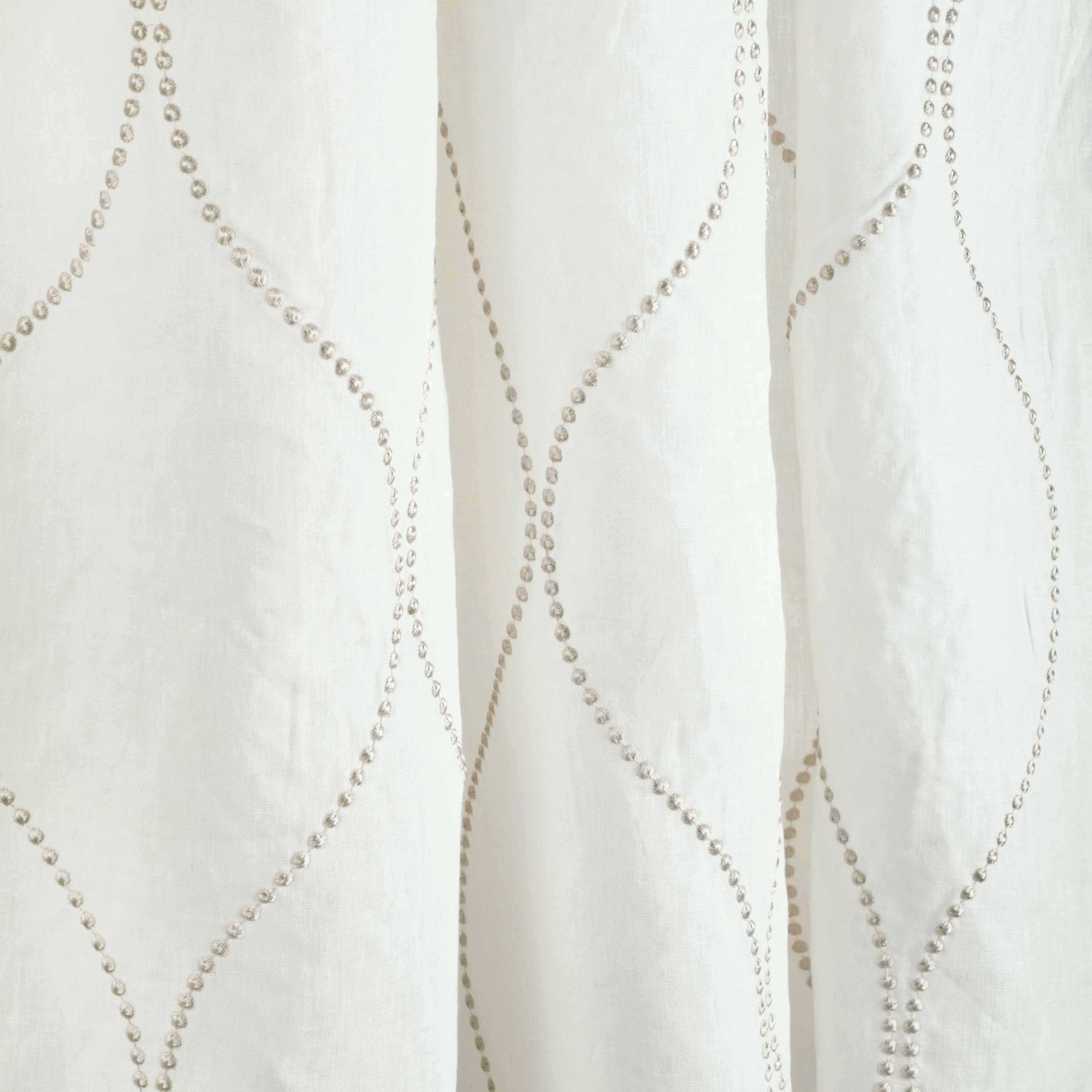 Kravet Design 4004 21 Drapery Fabric - Image 4