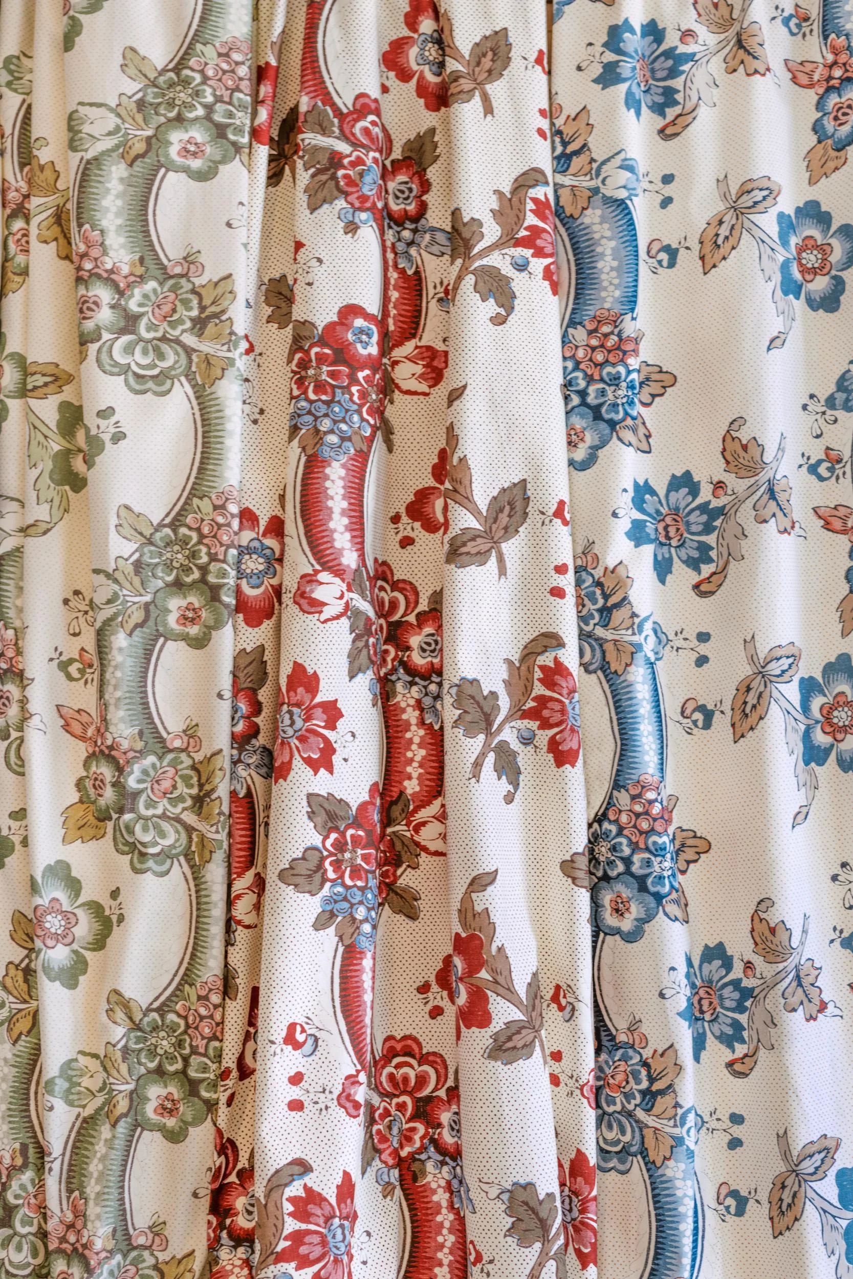 Lee Jofa Benday Print Green/Rose Fabric - Image 7