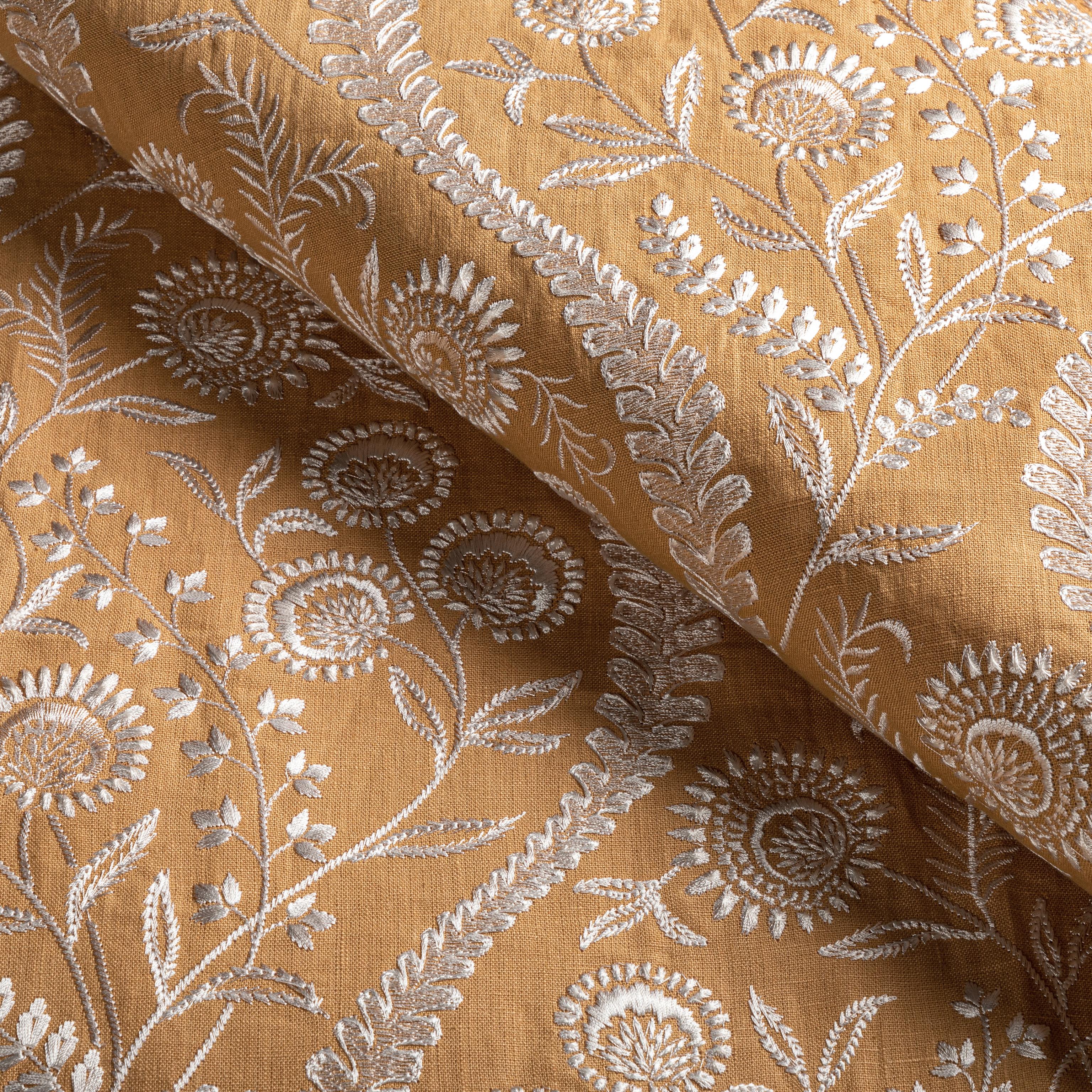 Lee Jofa Floriblanca Golden Fabric - Image 4