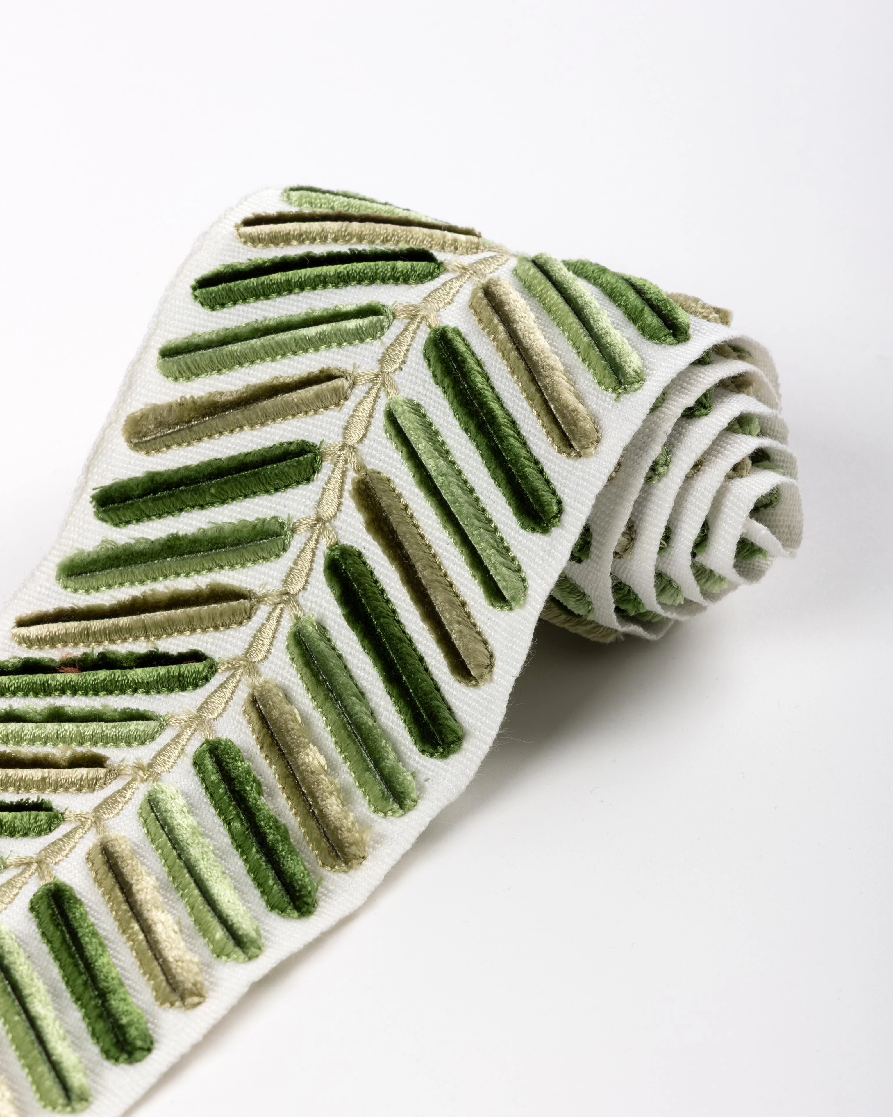 Lee Jofa Wingfield Emb Tape Green Trim - Image 3