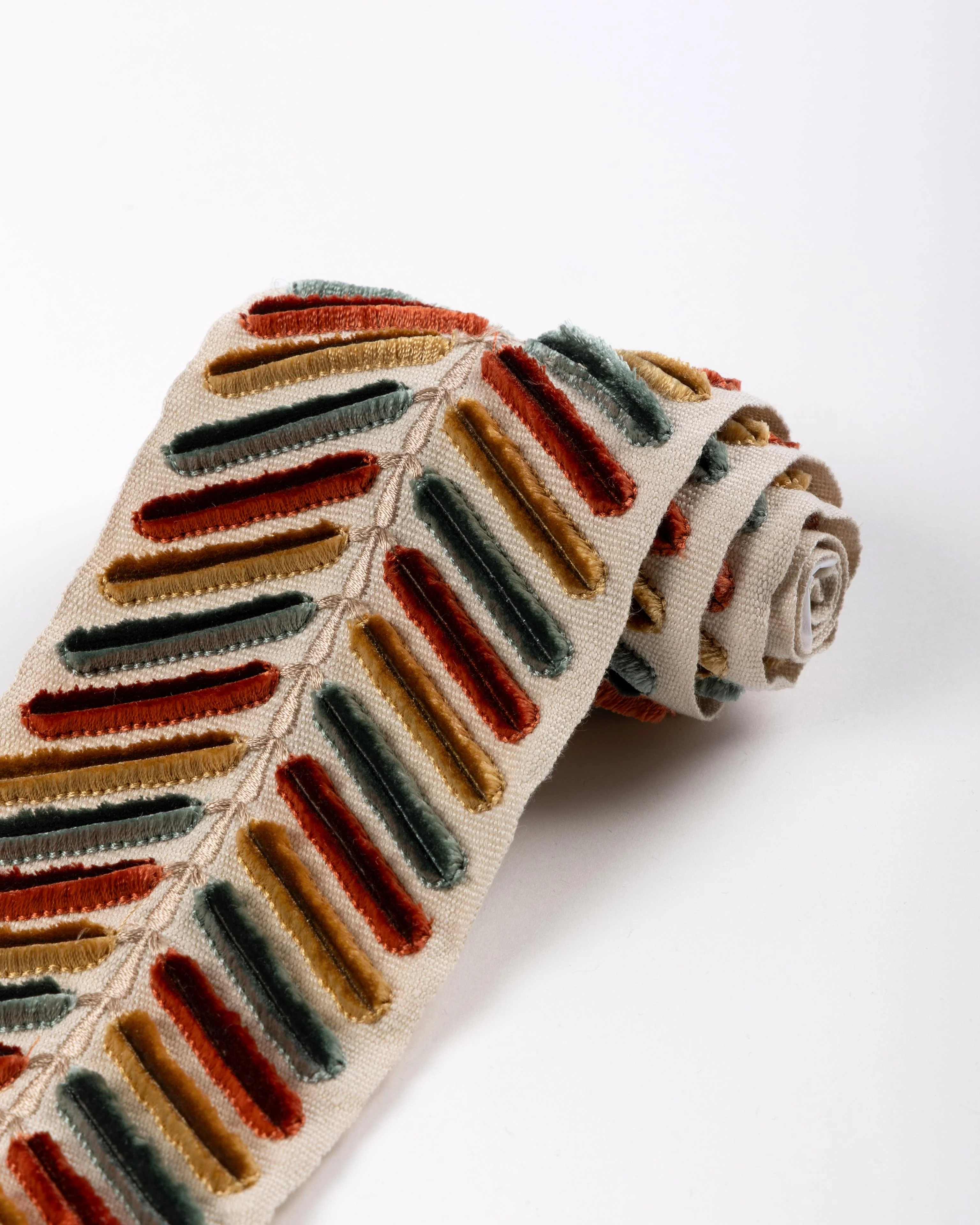 Lee Jofa Wingfield Emb Tape Grove Trim - Image 3