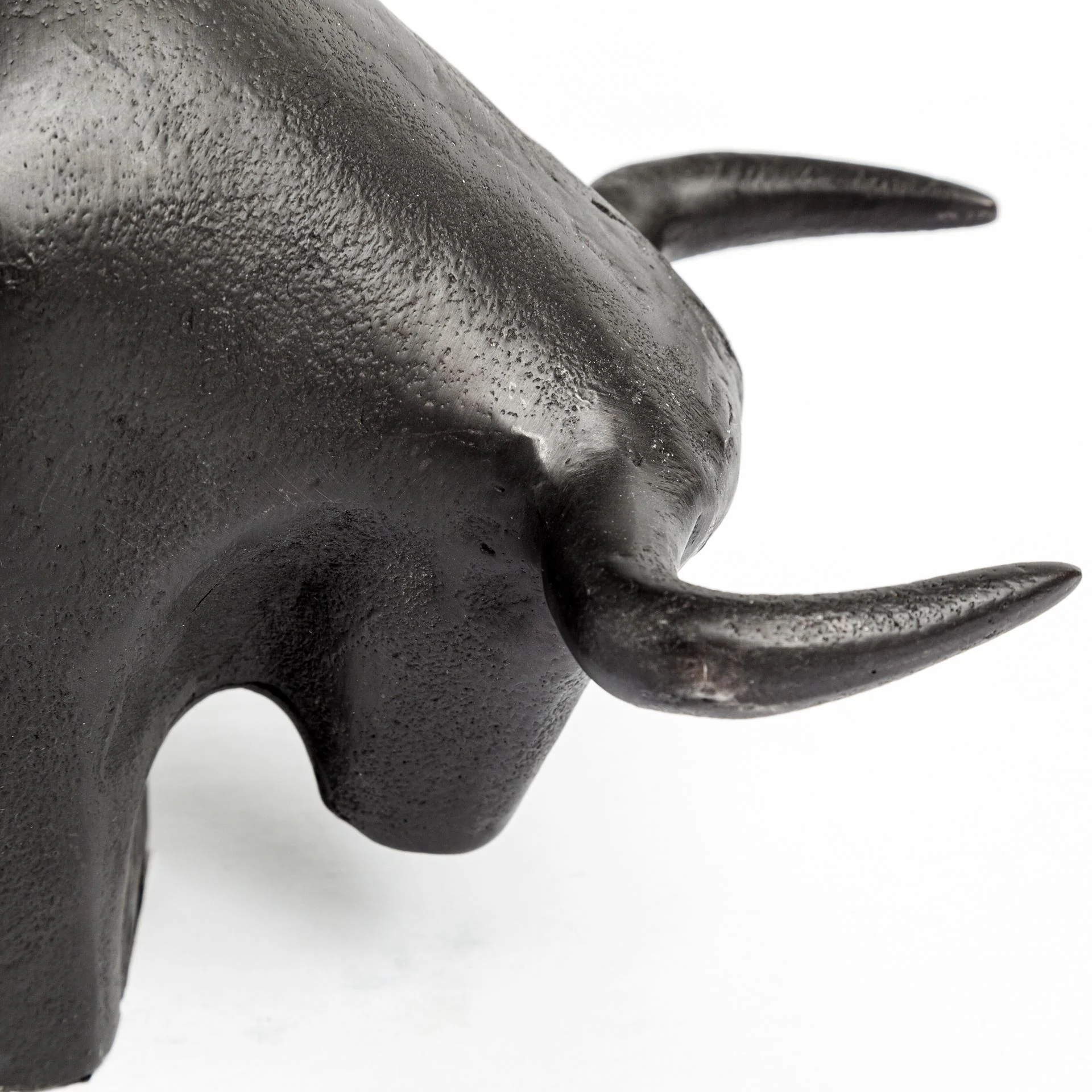 Mercana Tauro Ii 9L X 4W Black Cast Aluminum Raging Bull - Image 5