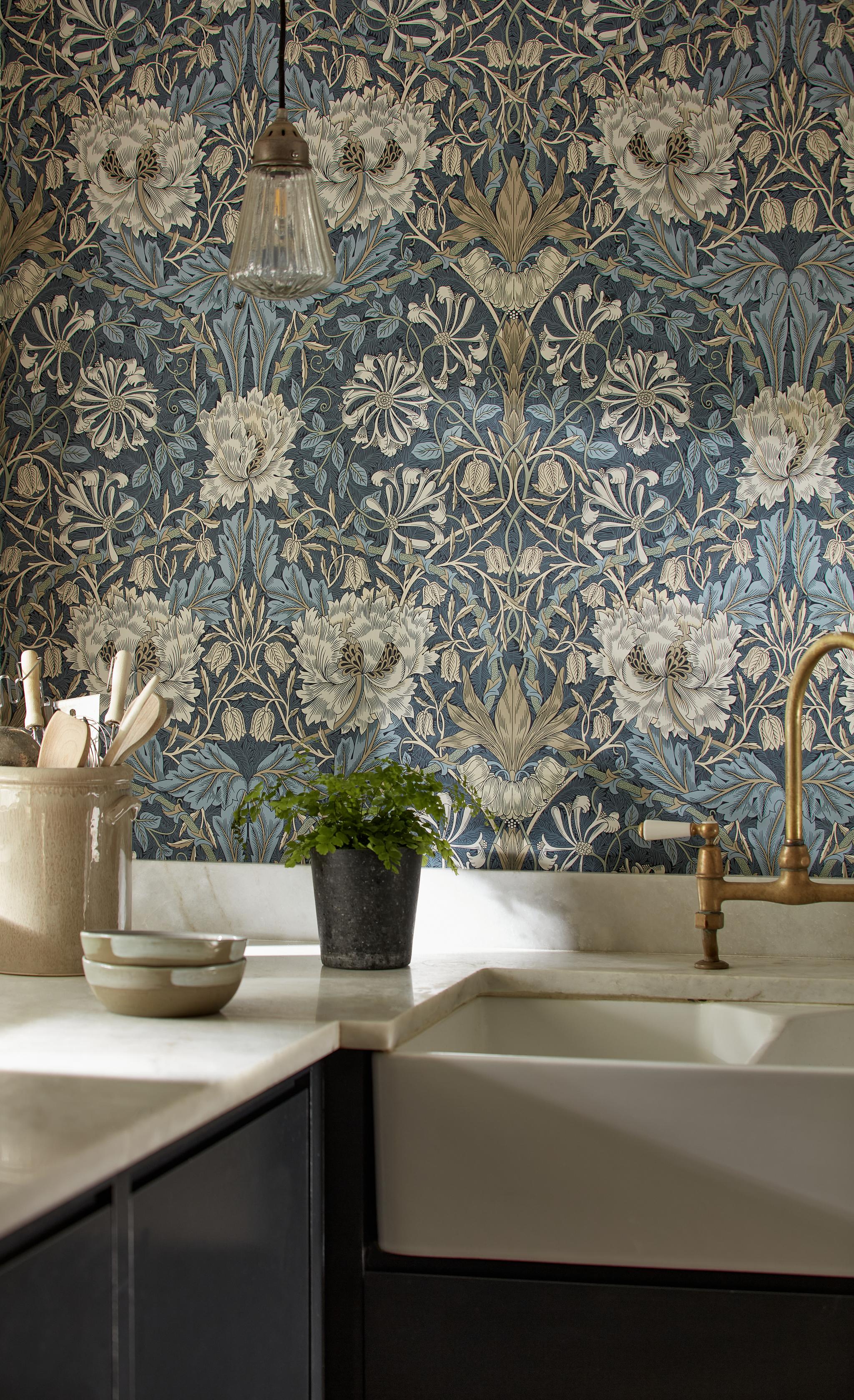 Morris & Co Honeysuckle & Tulip Woad/Thyme Wallpaper - Image 3