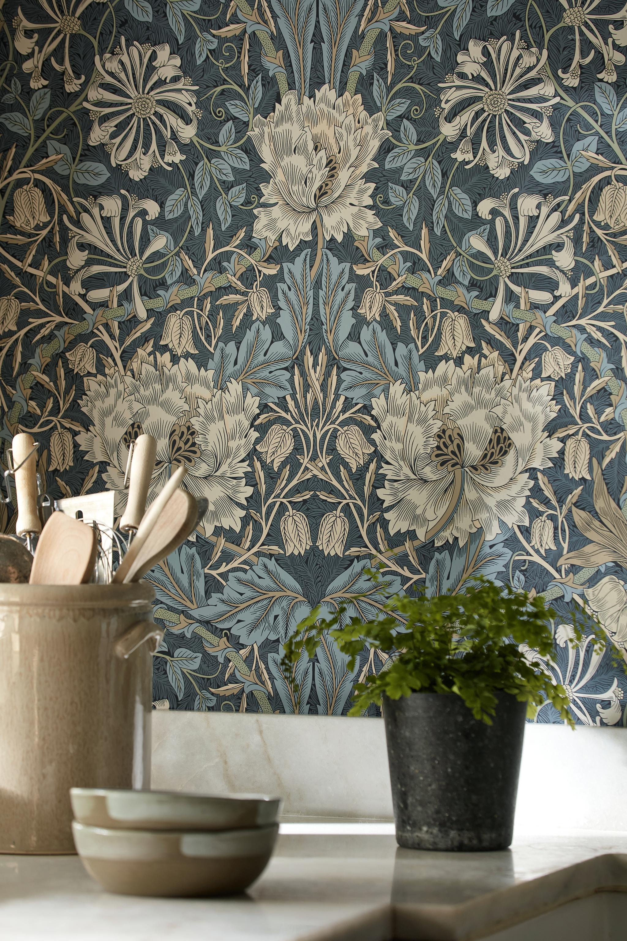 Morris & Co Honeysuckle & Tulip Woad/Thyme Wallpaper - Image 4