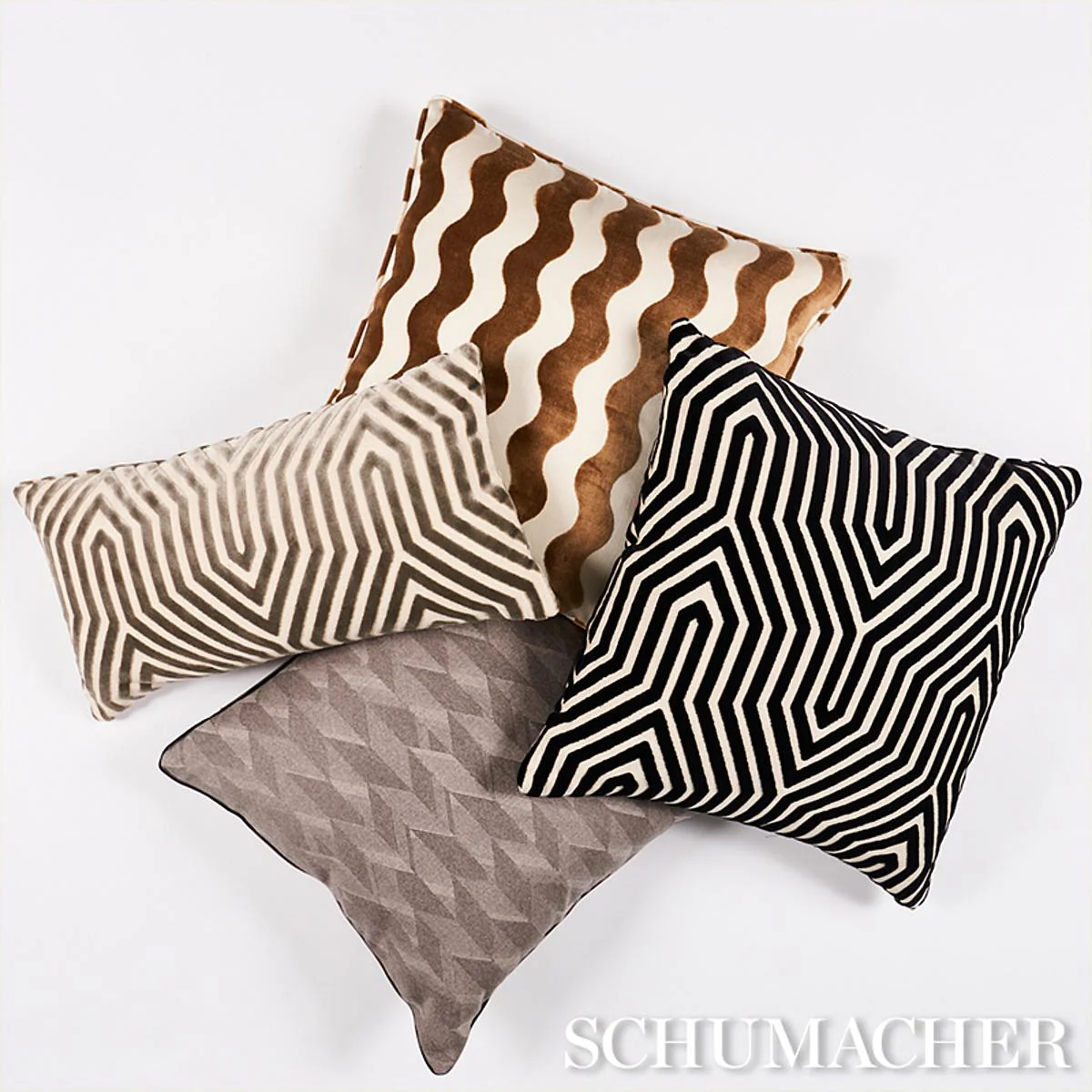 Schumacher Camel 20" X 20" The Wave Pillow - Image 3