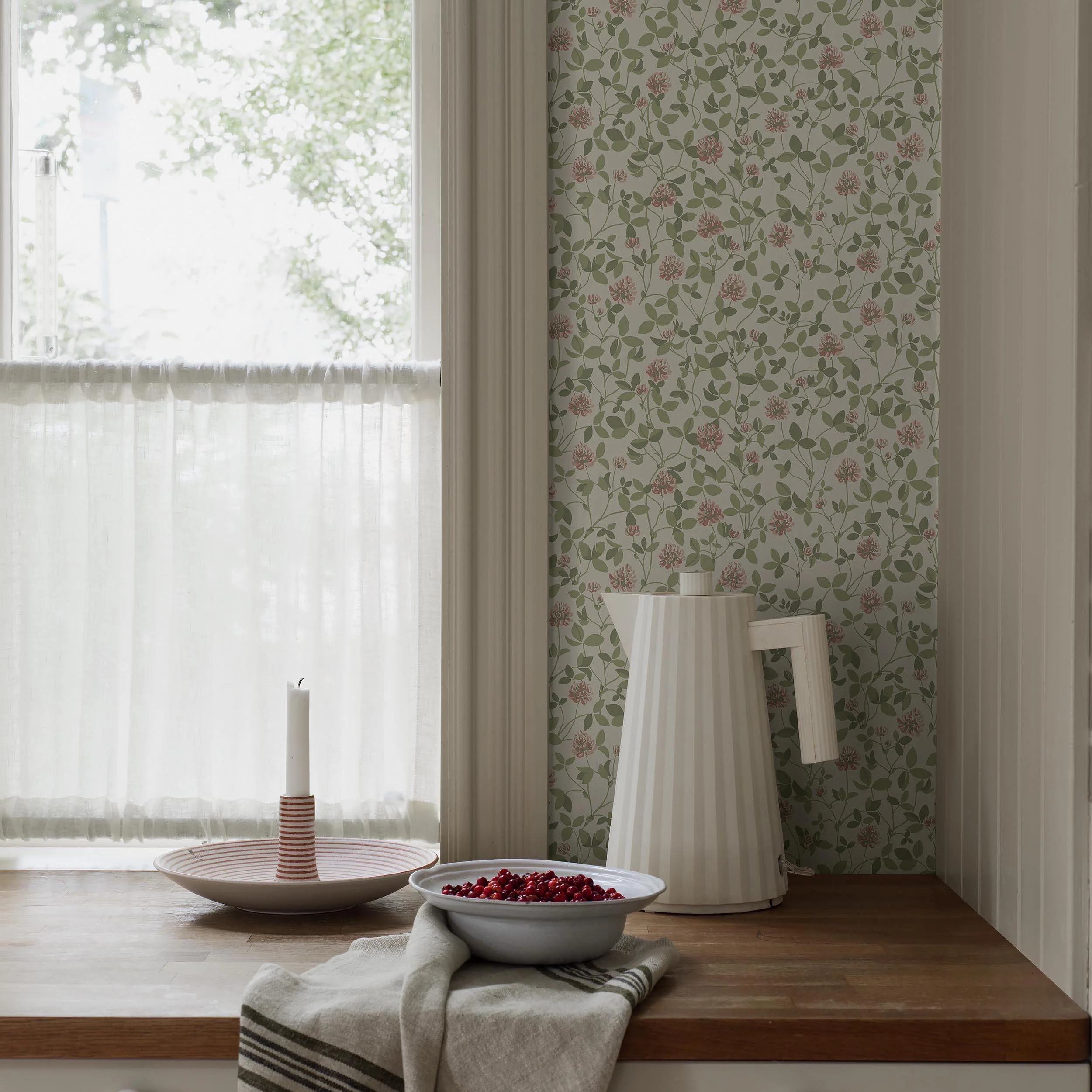 Schumacher Klöver Leaf Wallpaper - Image 3
